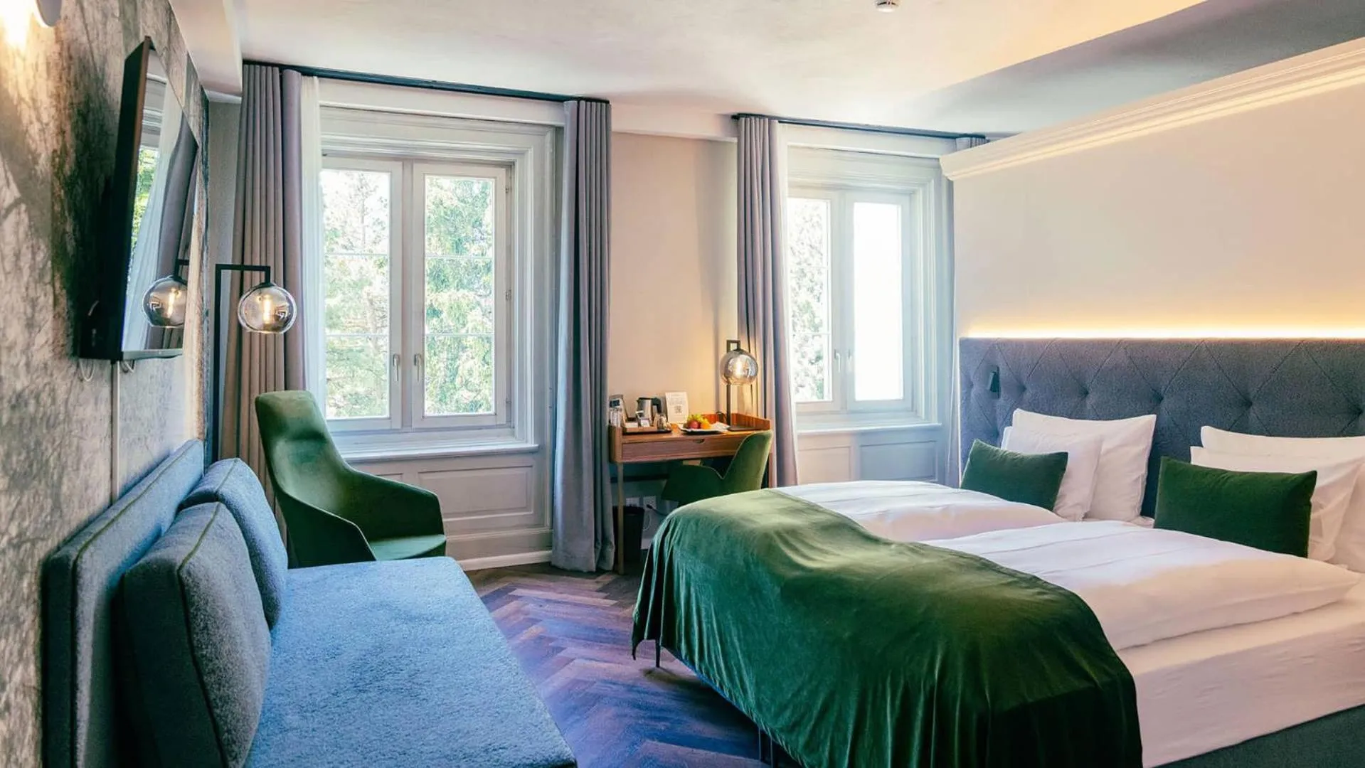 Photo of the whole room, Bed in Hotel Reine Victoria