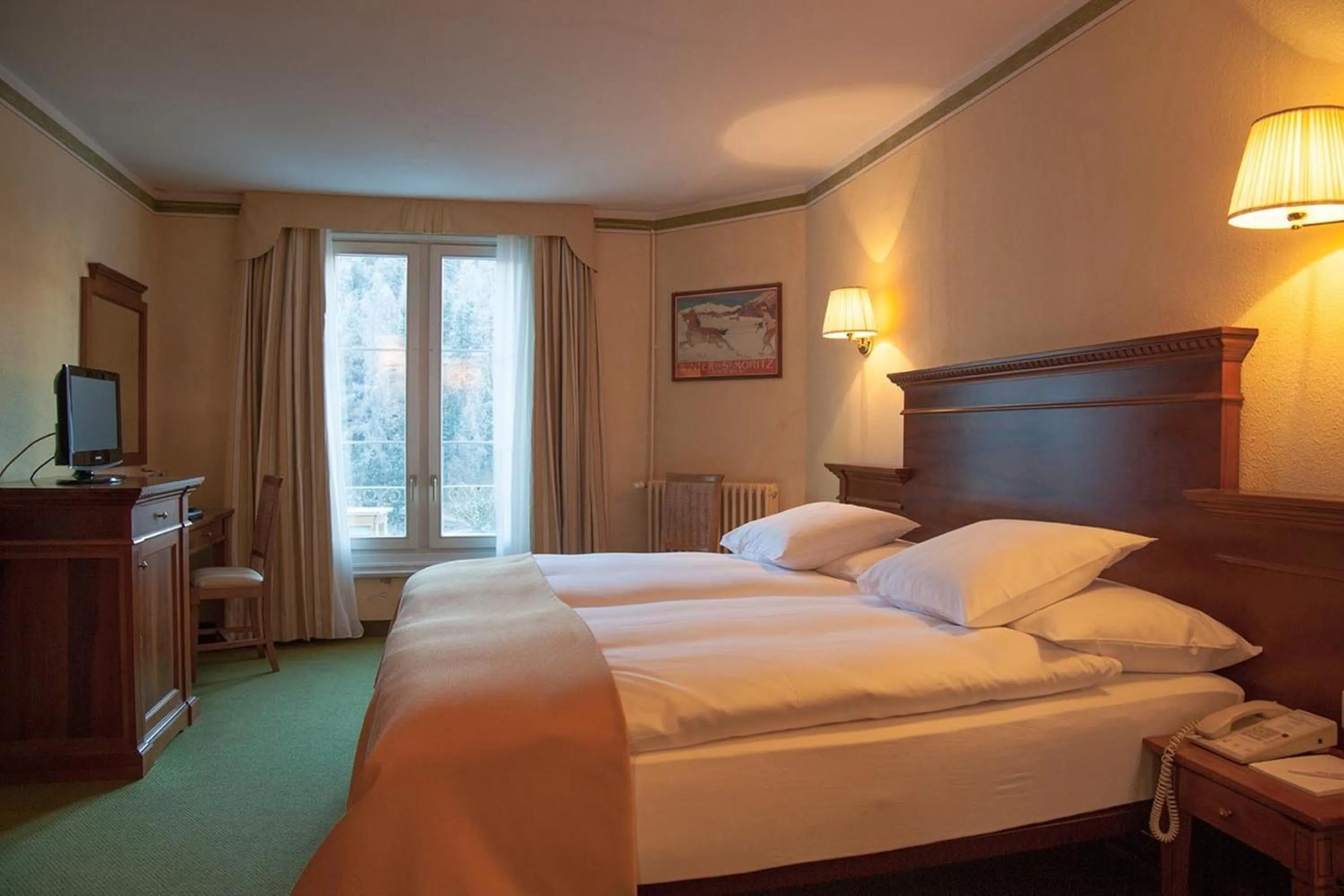 Photo of the whole room, Bed in Hotel Reine Victoria