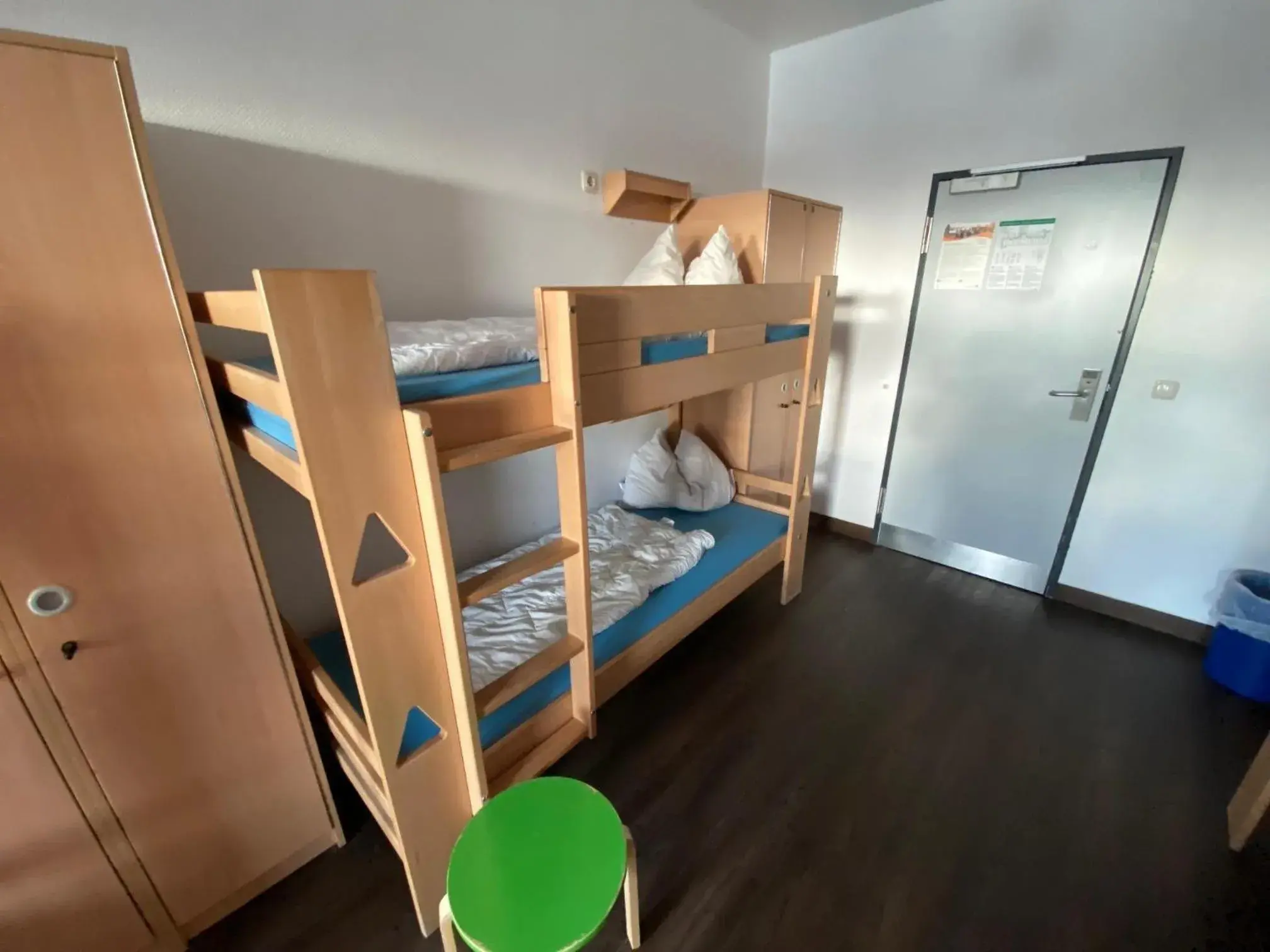 Bed in 6-Bed Mixed Dormitory Room (only guests 18+) in Jugendherberge Hamburg Auf dem Stintfang-Membership required Bed in 6-Bed Mixed Dormitory Room (only guests 18+) in Jugendherberge Hamburg Auf dem Stintfang-Membership required