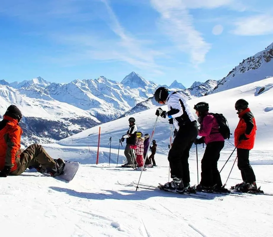 Skiing in Hôtel Dents de Veisivi