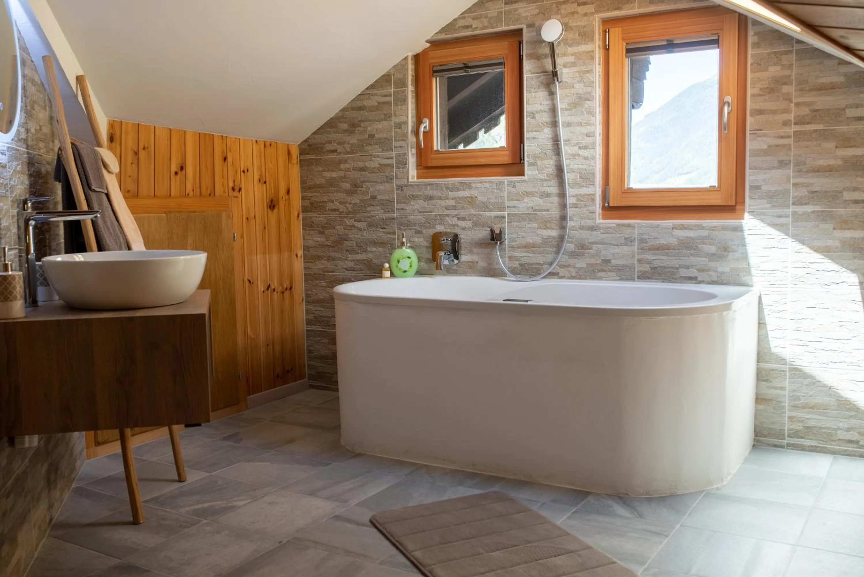 Bathroom in Hôtel Dents de Veisivi