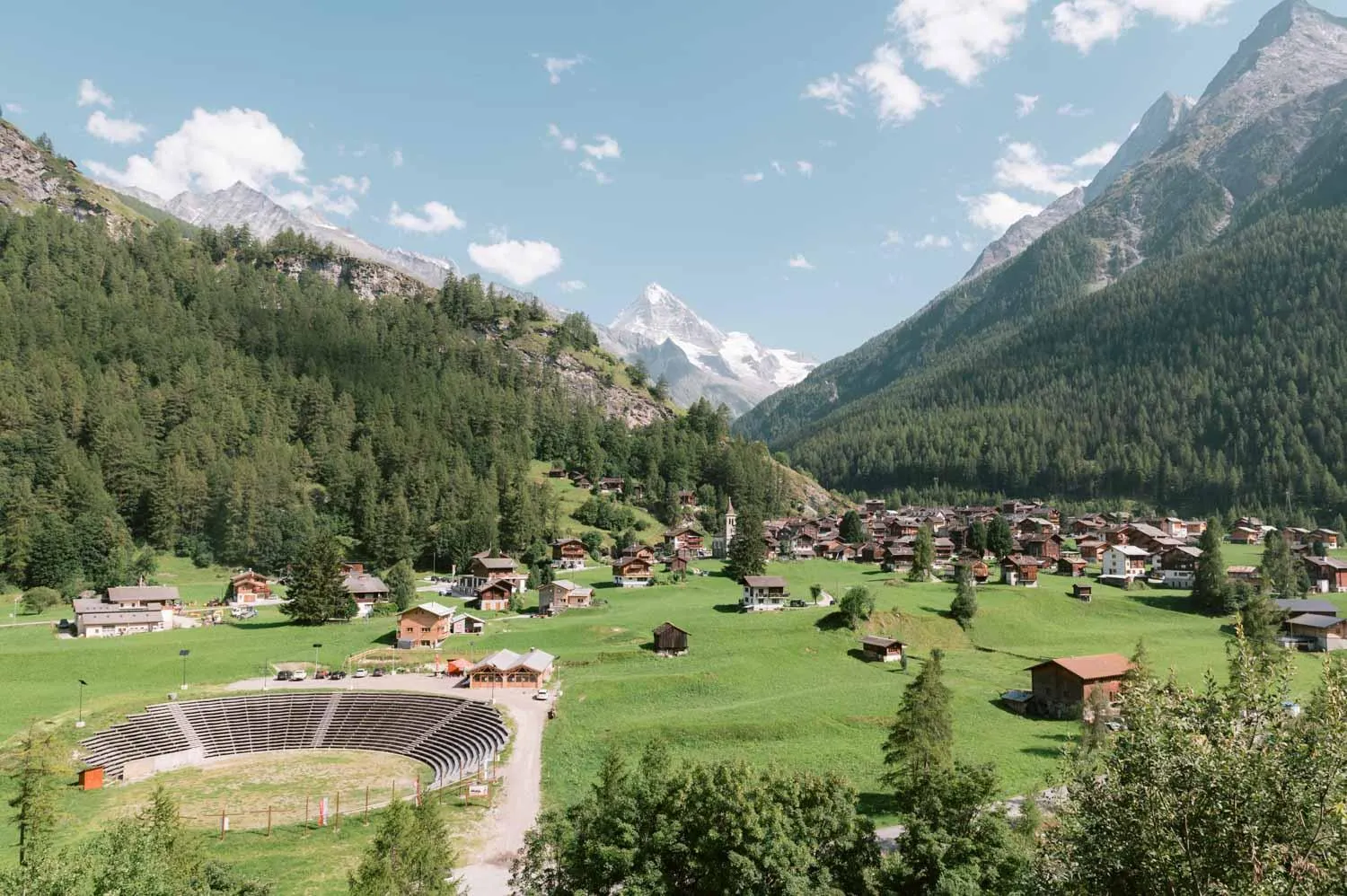 Bird's eye view in Hôtel Dents de Veisivi
