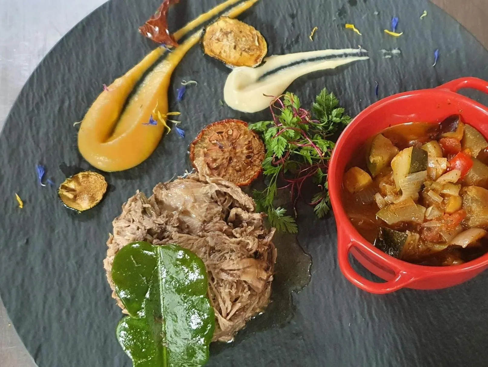 Restaurant/places to eat in Hôtel Dents de Veisivi