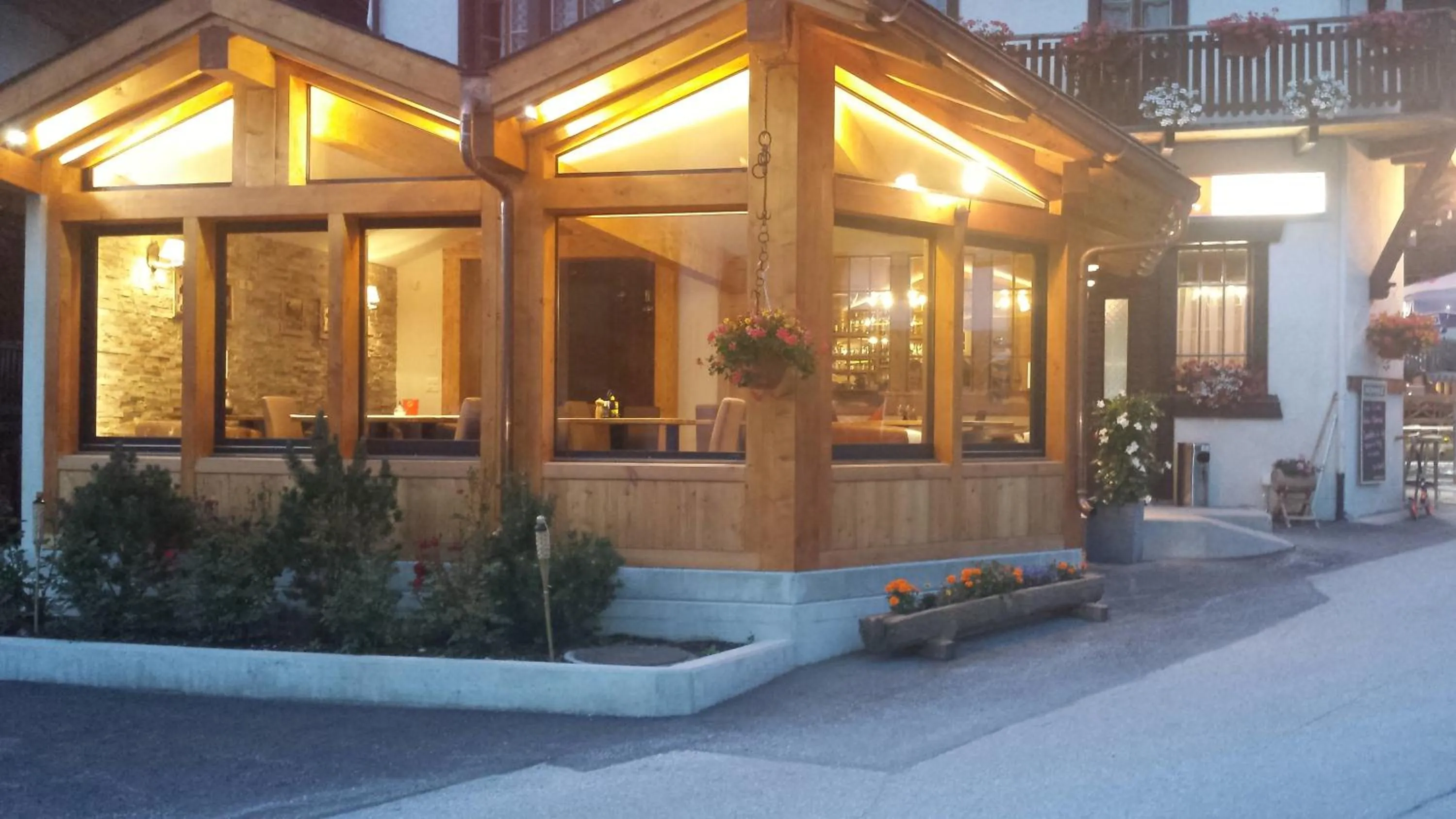 Property building in Hôtel Dents de Veisivi