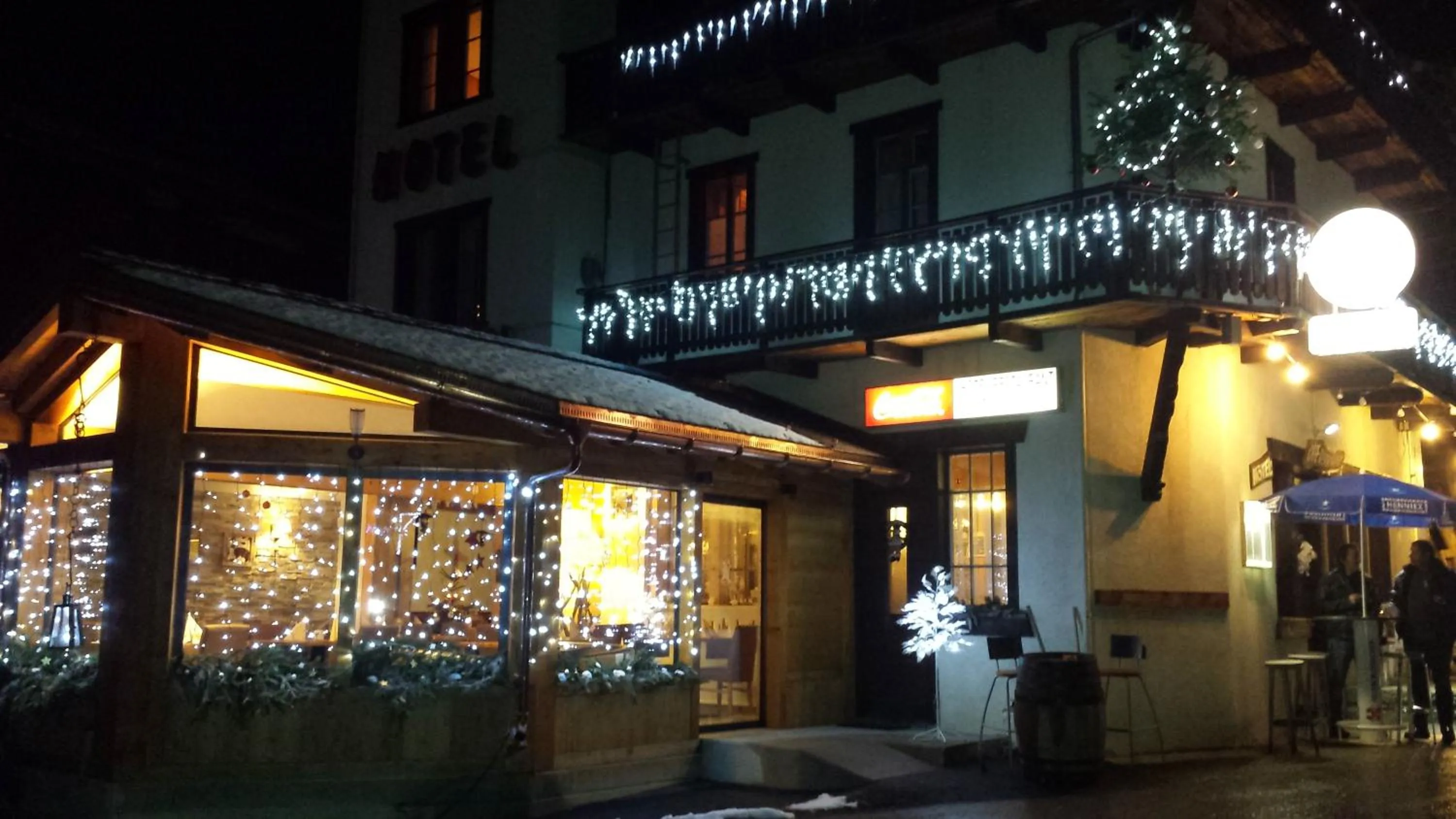 Property building in Hôtel Dents de Veisivi