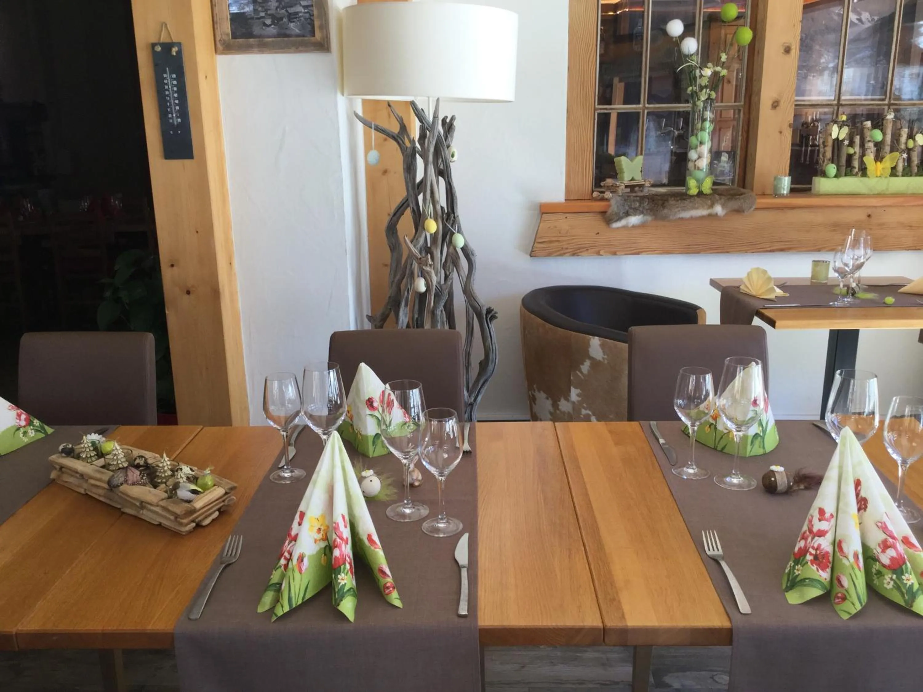 Restaurant/places to eat in Hôtel Dents de Veisivi