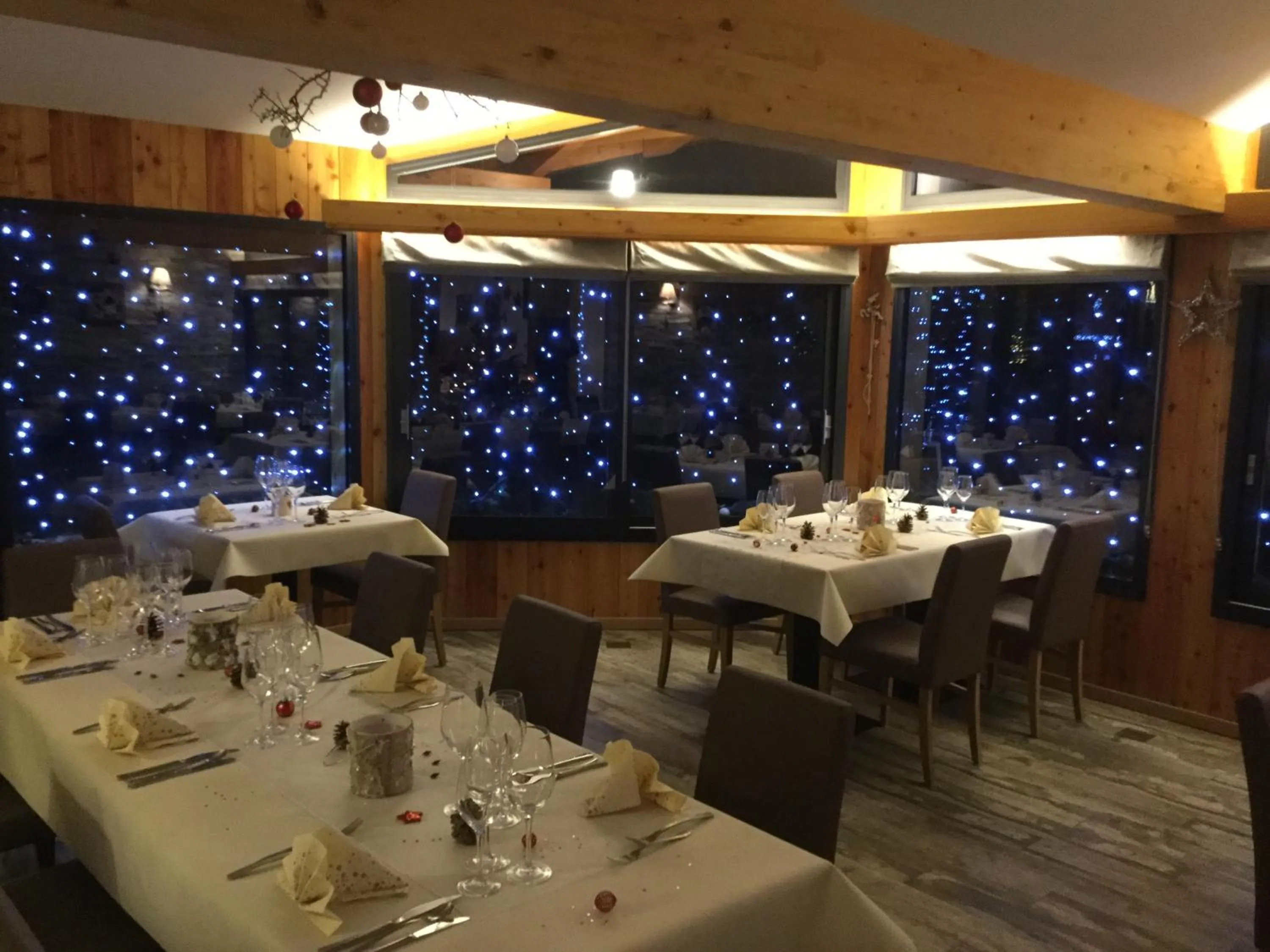 Restaurant/places to eat in Hôtel Dents de Veisivi