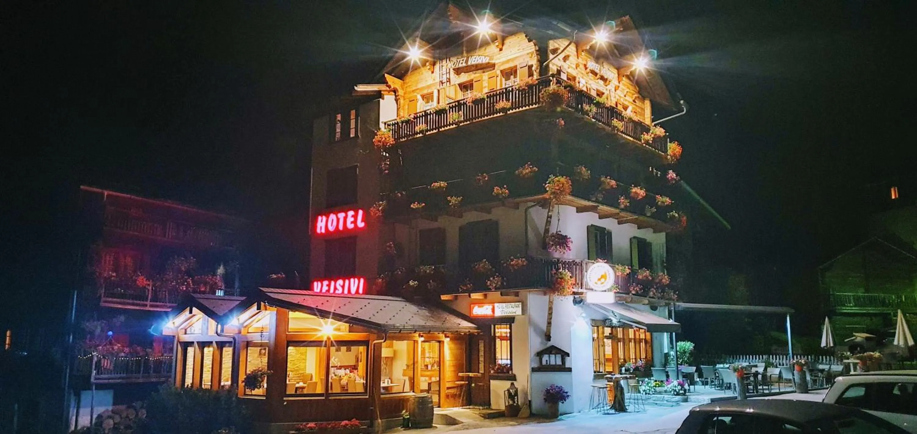 Property building in Hôtel Dents de Veisivi