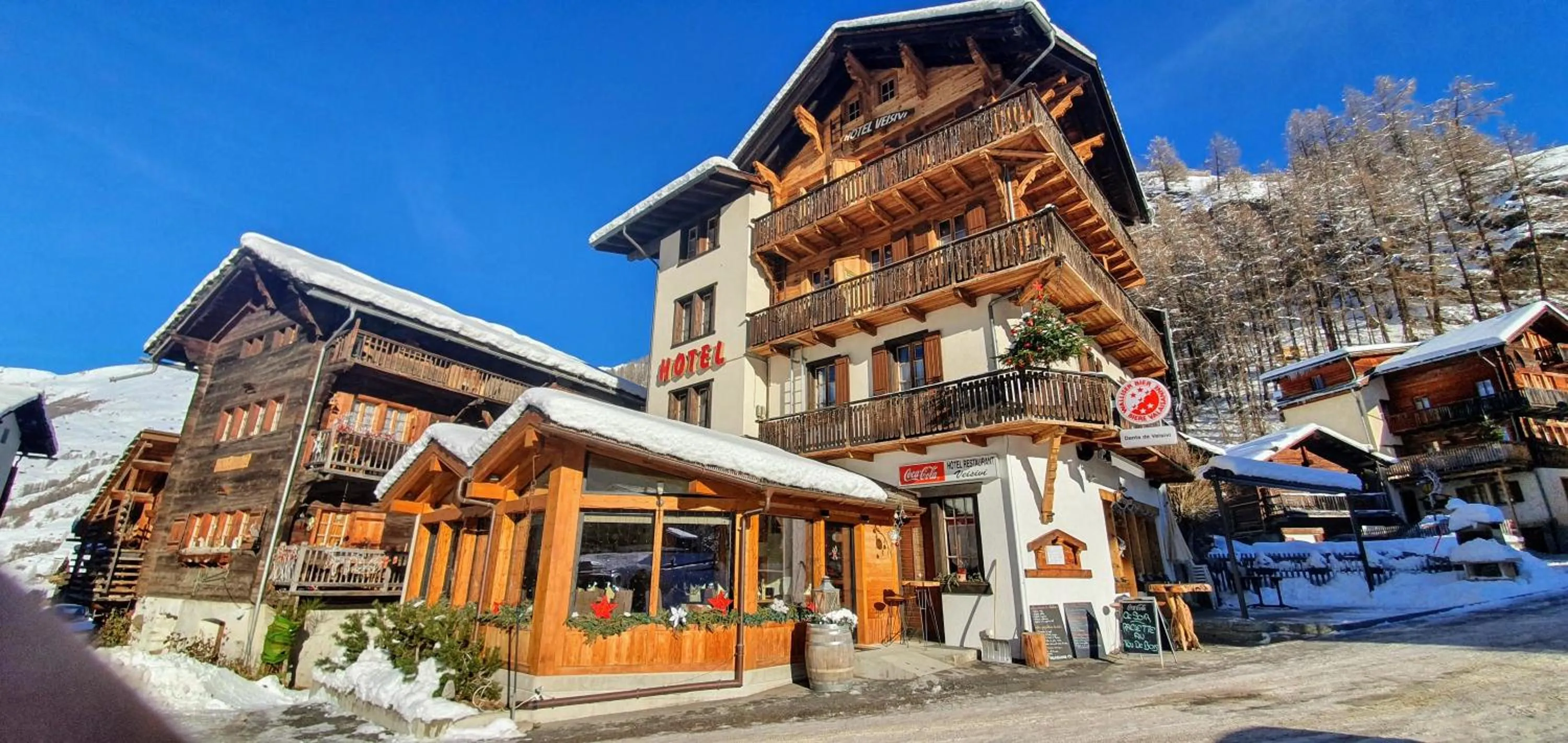 Property building in Hôtel Dents de Veisivi