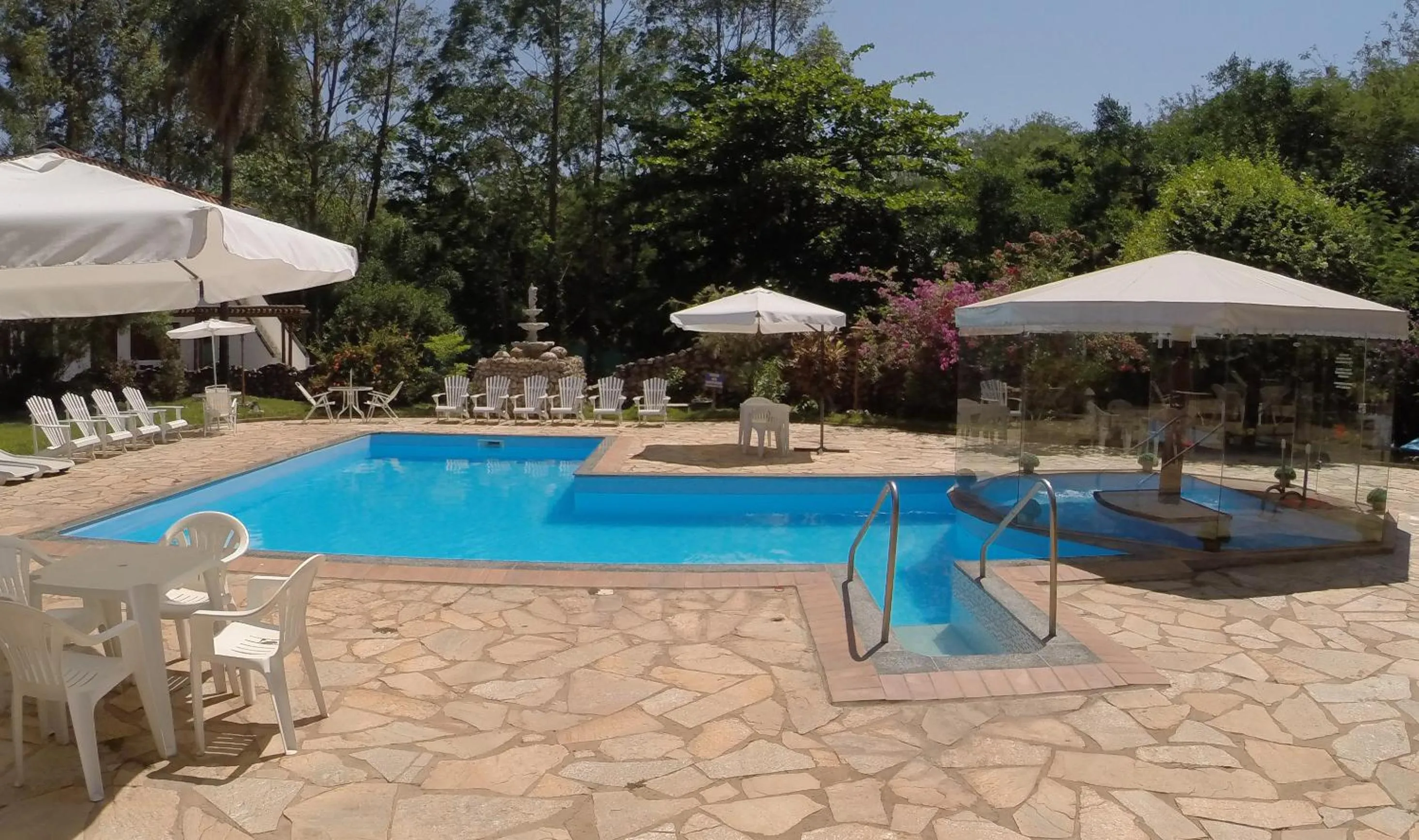 Swimming pool in Hotel Pousada Bonsai