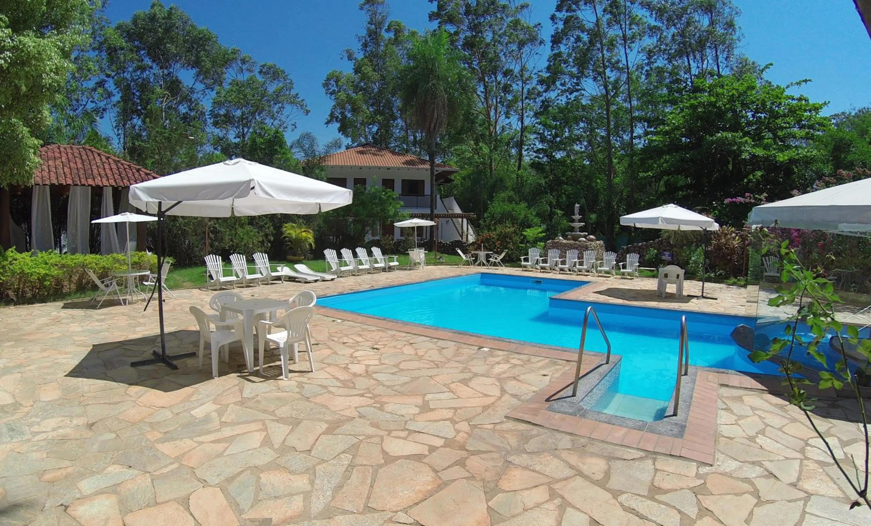 Swimming pool in Hotel Pousada Bonsai