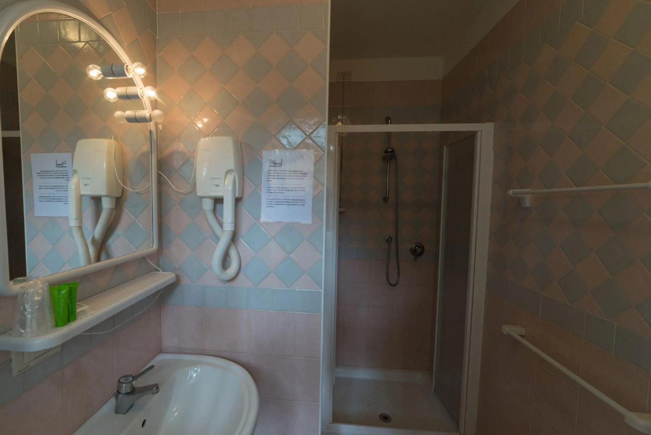 Bathroom in Hotel Airone