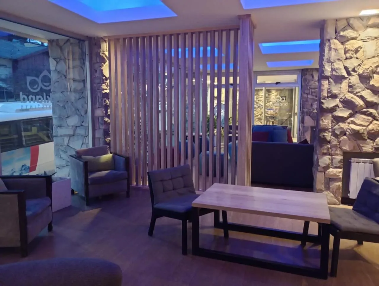 Communal lounge/ TV room in Lagos Andinos