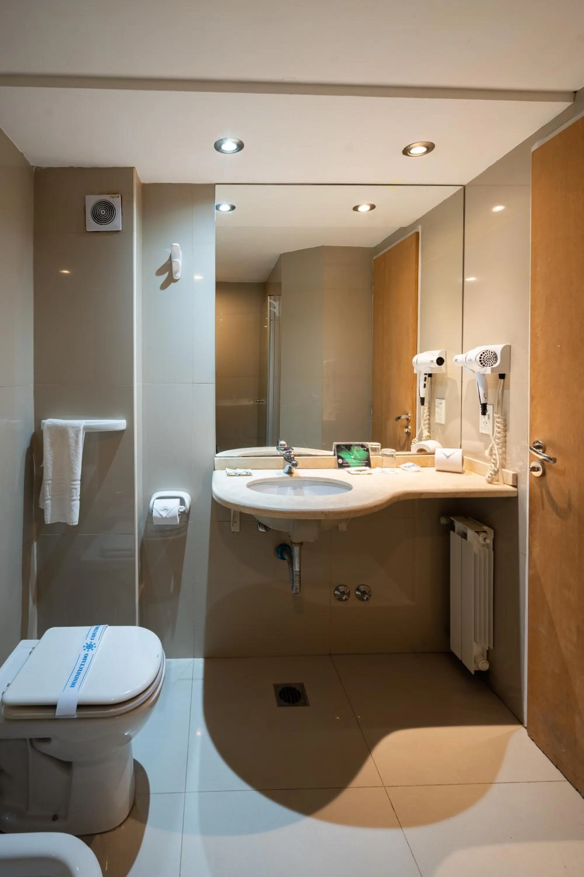 Shower in Lagos Andinos