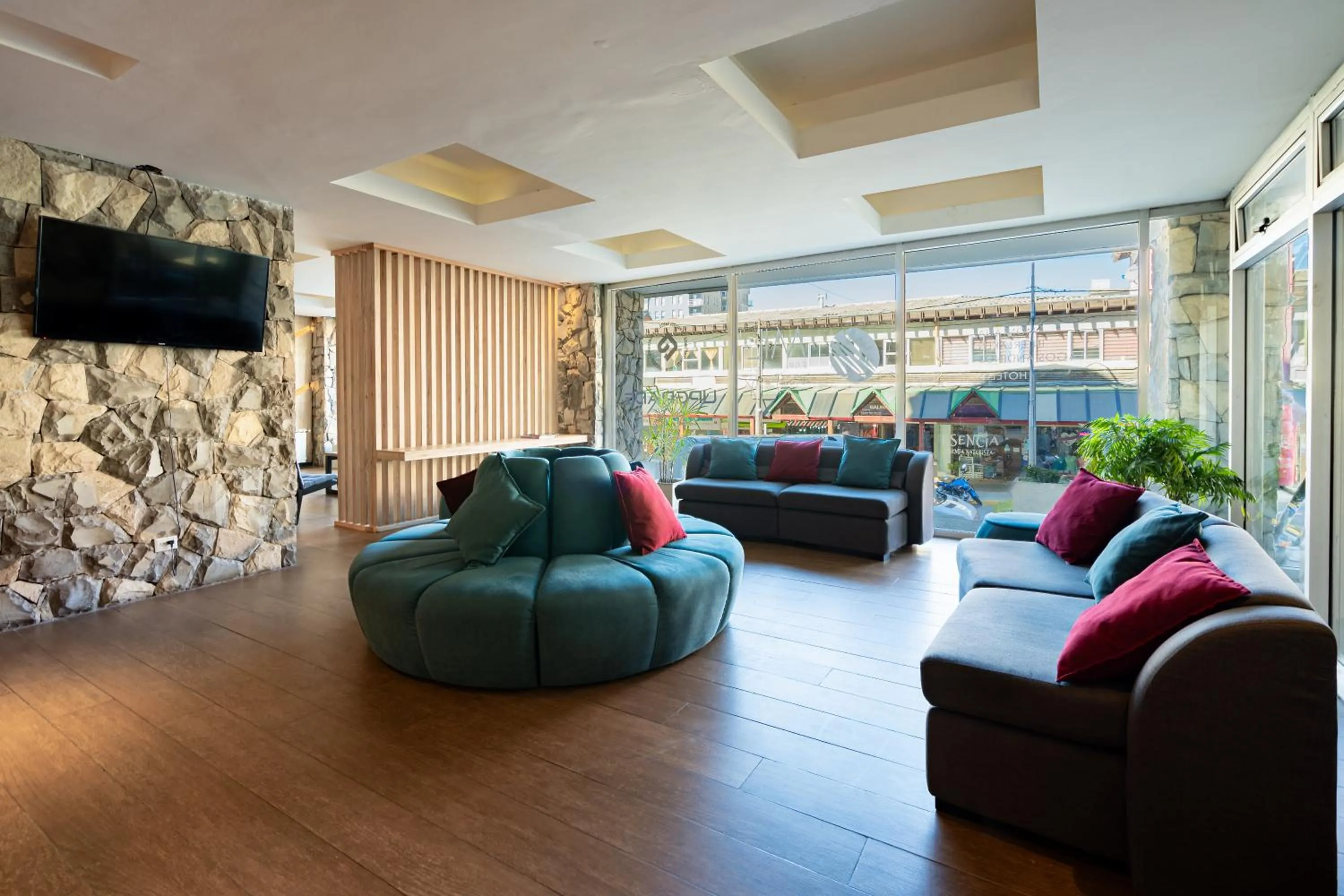 Communal lounge/ TV room in Lagos Andinos