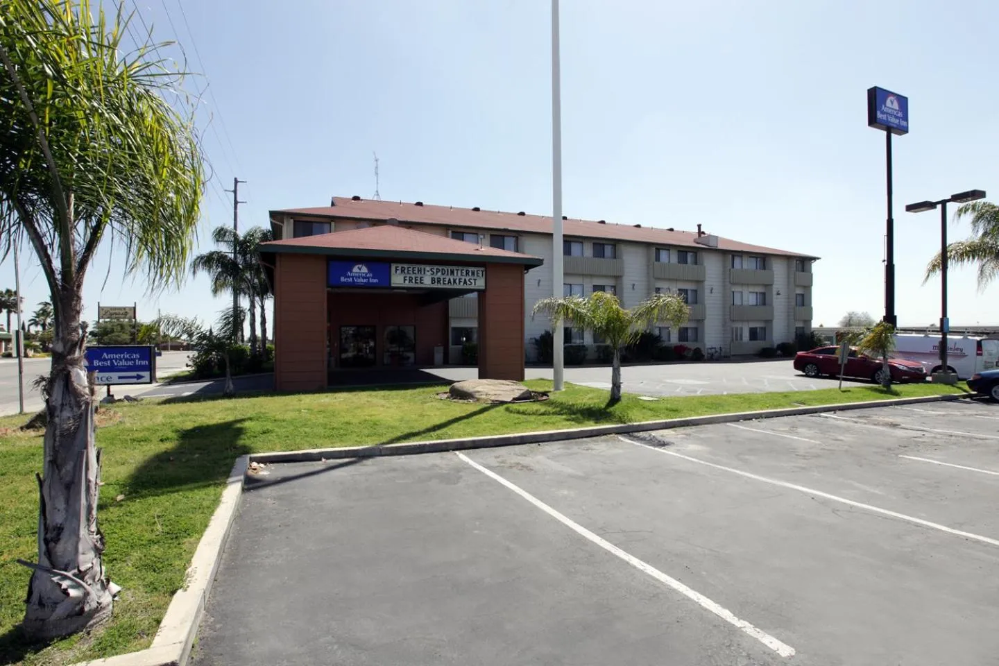 Property building in Studio 6 Suites Delano, CA