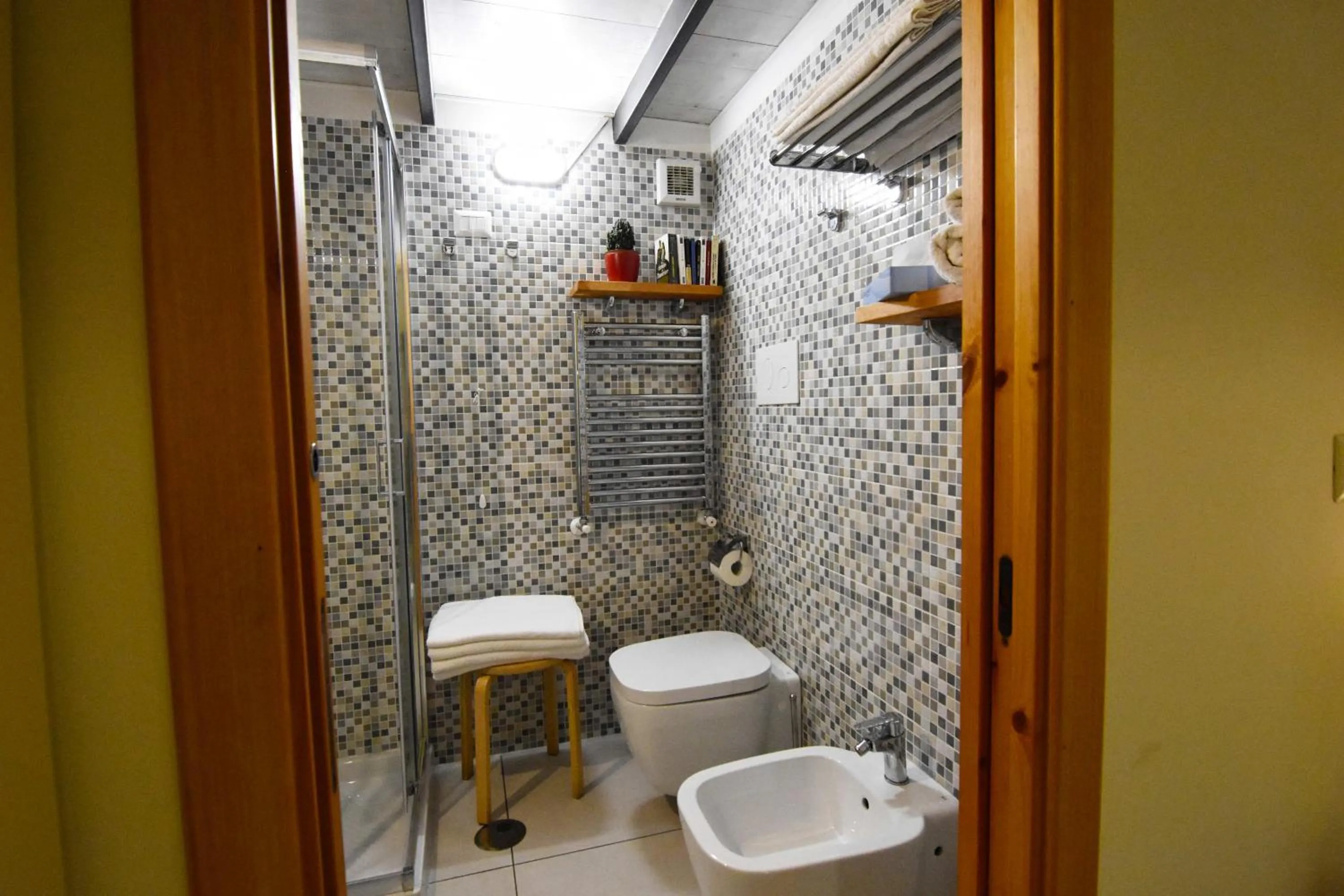 Shower in B&B Ninarella Napoli