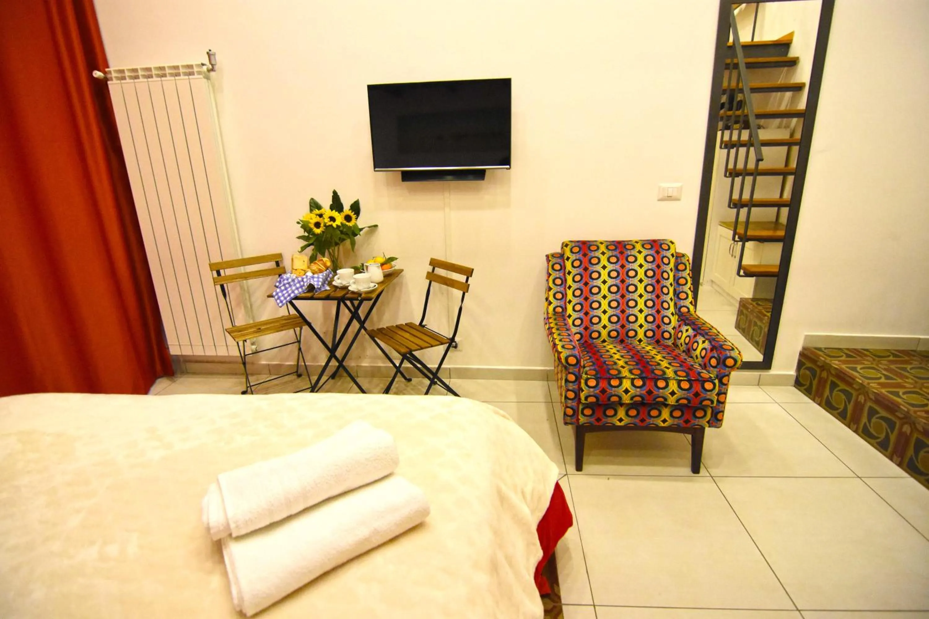 Shower, Bed in B&B Ninarella Napoli