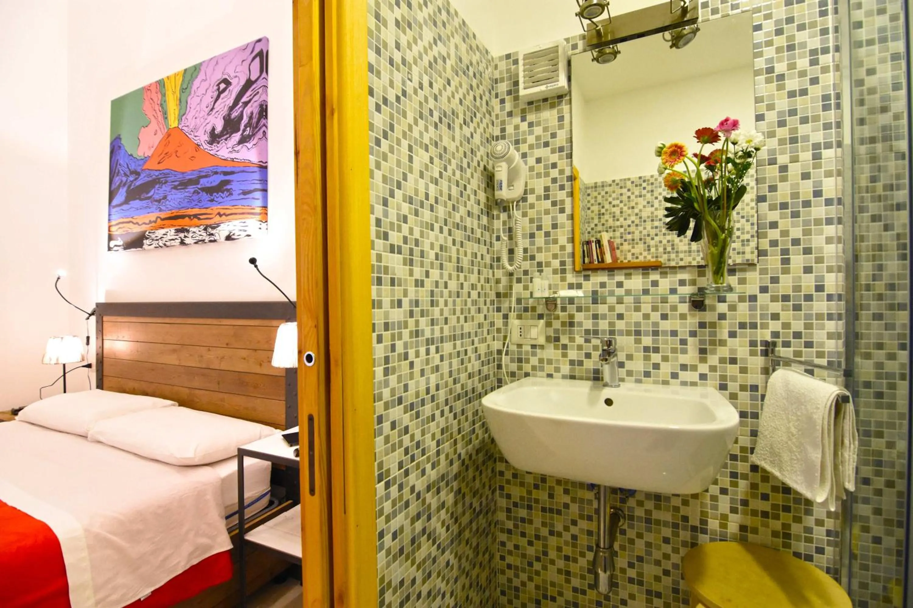 Toilet, Bed in B&B Ninarella Napoli