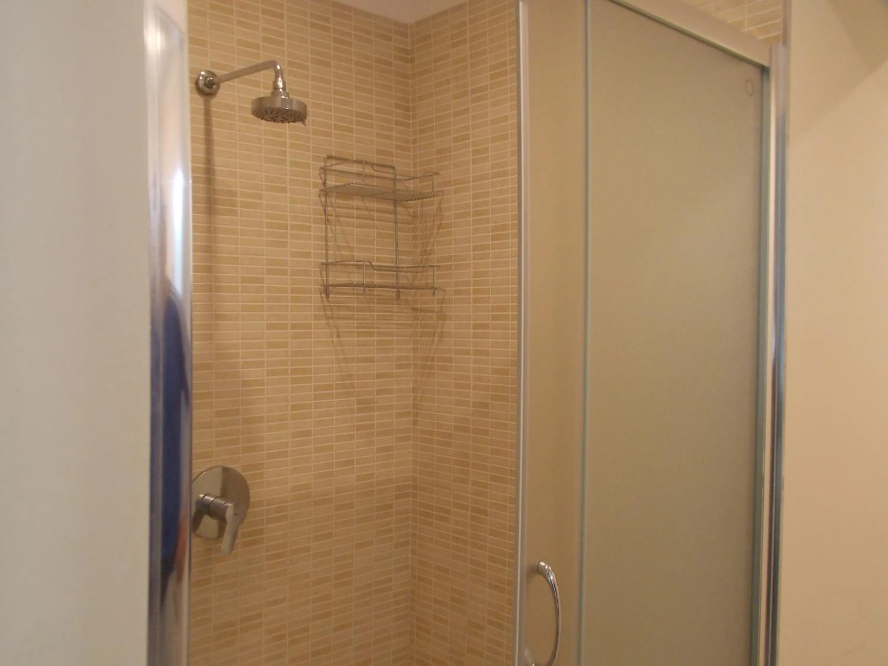 Shower in B&B Ninarella Napoli