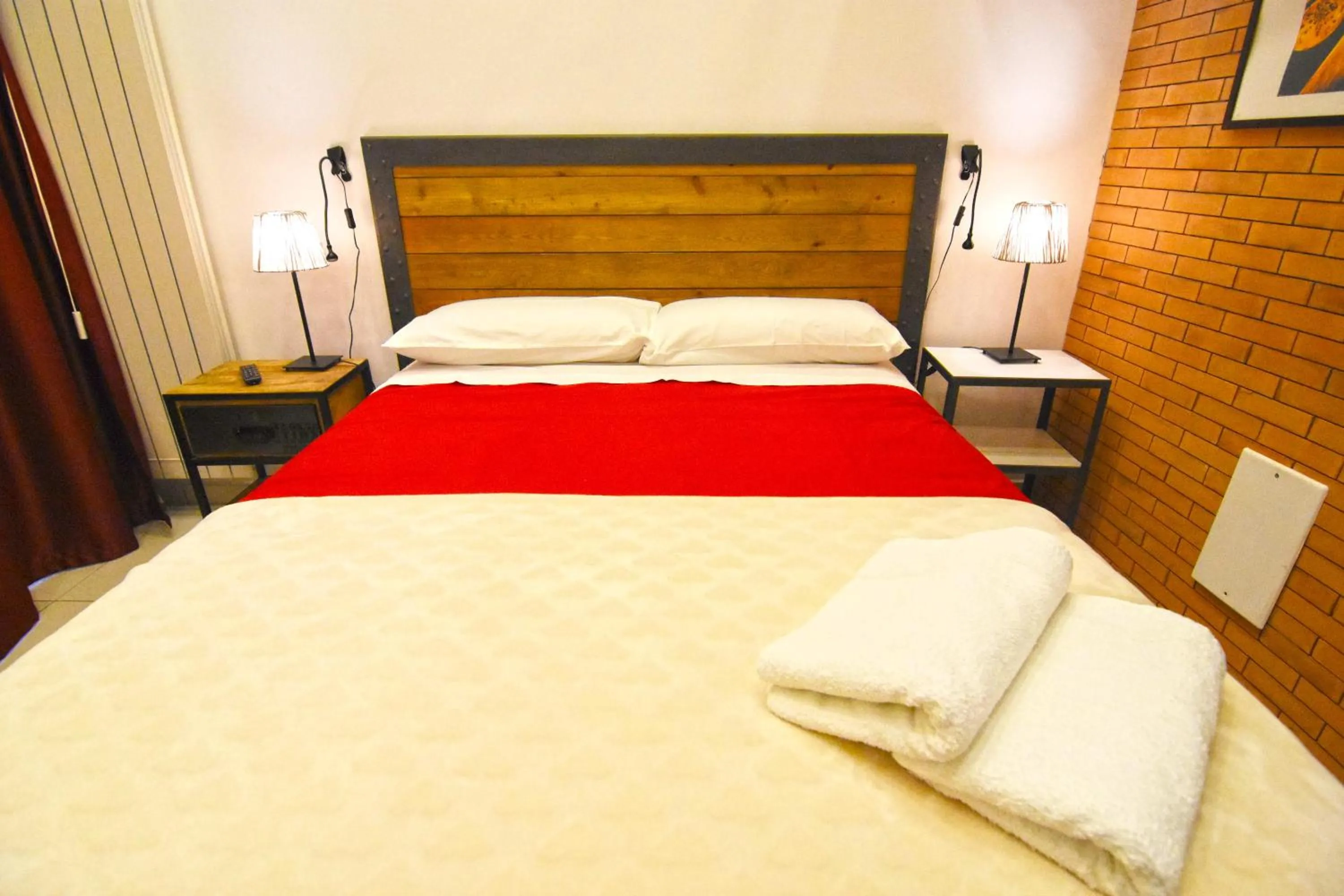 Bathroom, Bed in B&B Ninarella Napoli