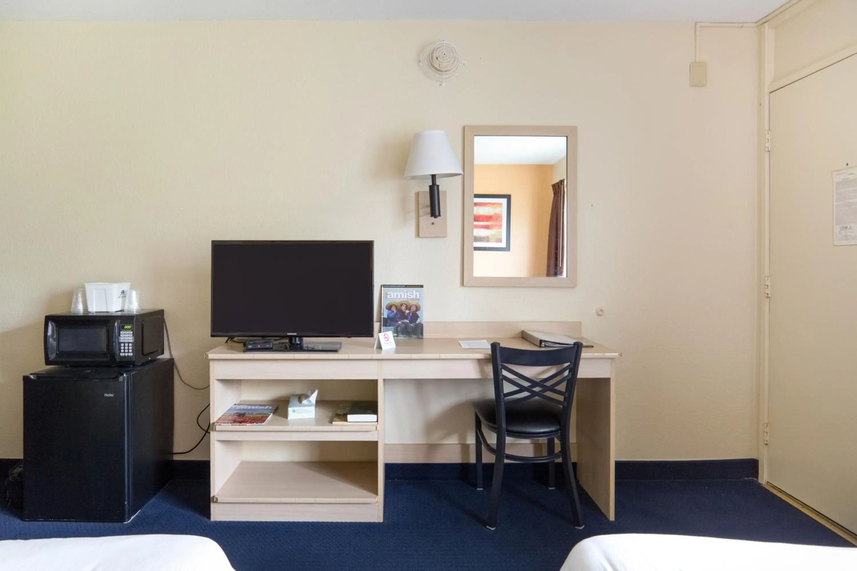TV and multimedia in Days Inn by Wyndham New Philadelphia