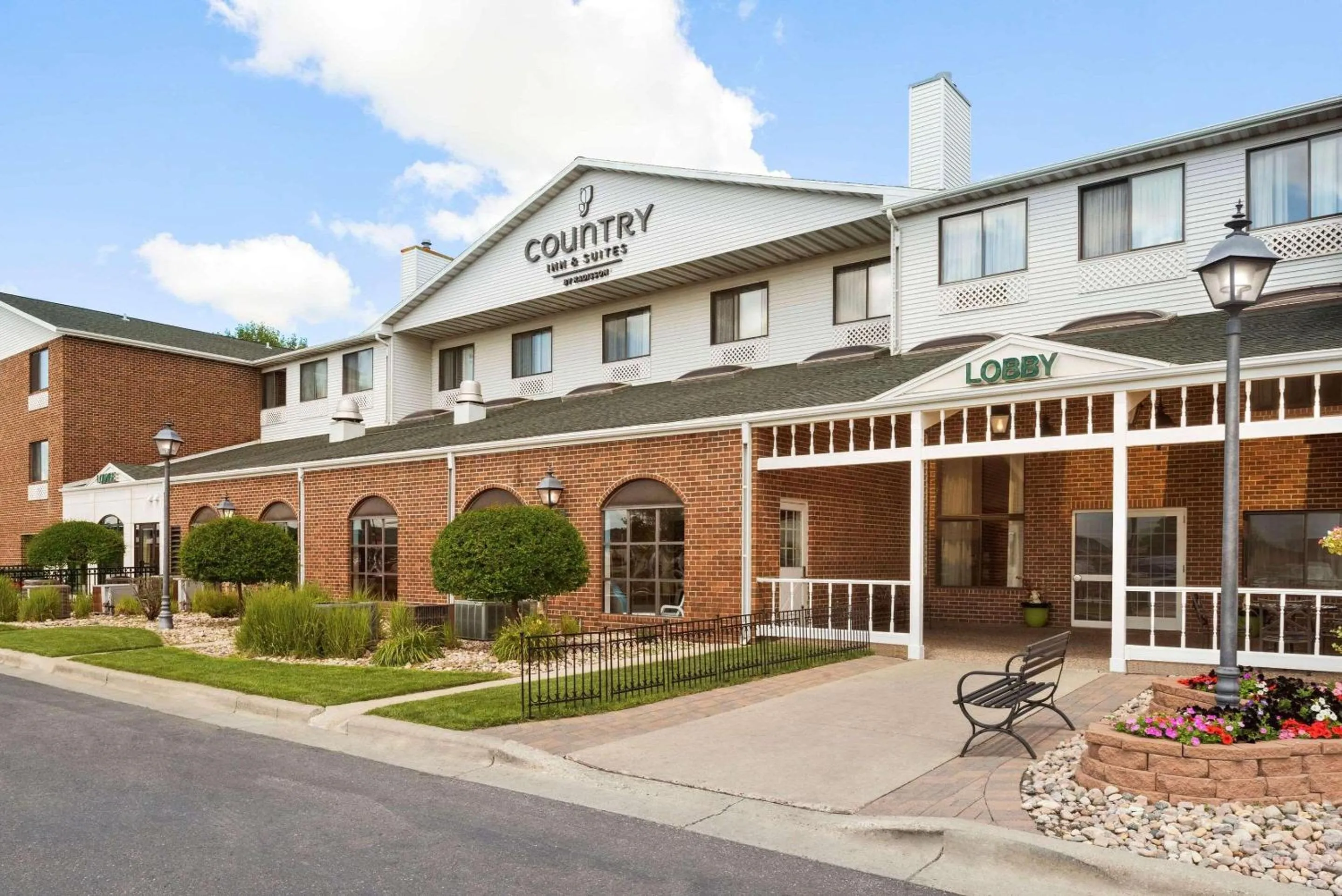 Property building in Country Inn & Suites by Radisson, Fargo, ND