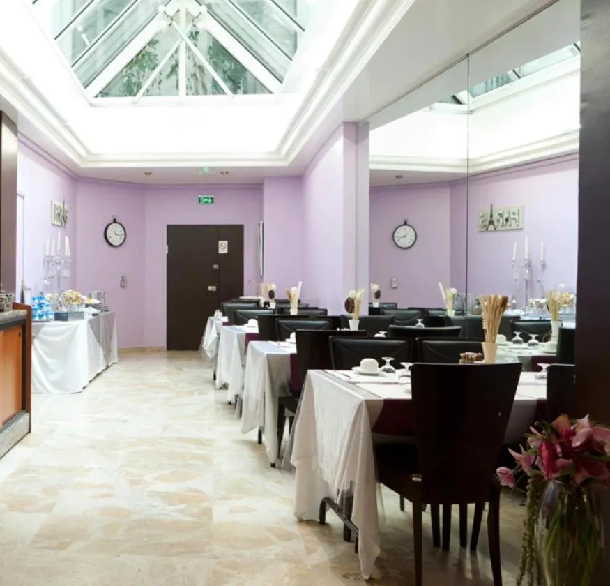 Breakfast in Hôtel Lebron