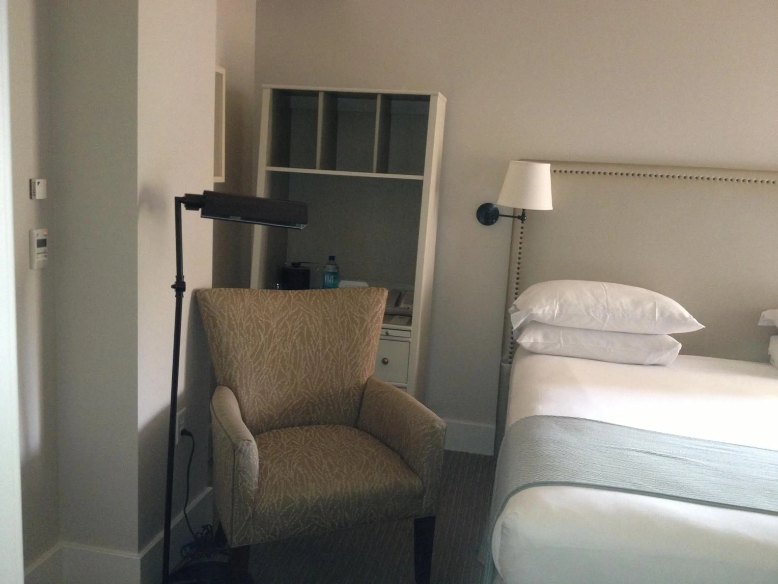 Seating area, Bed in Hotel Parq Central Albuquerque