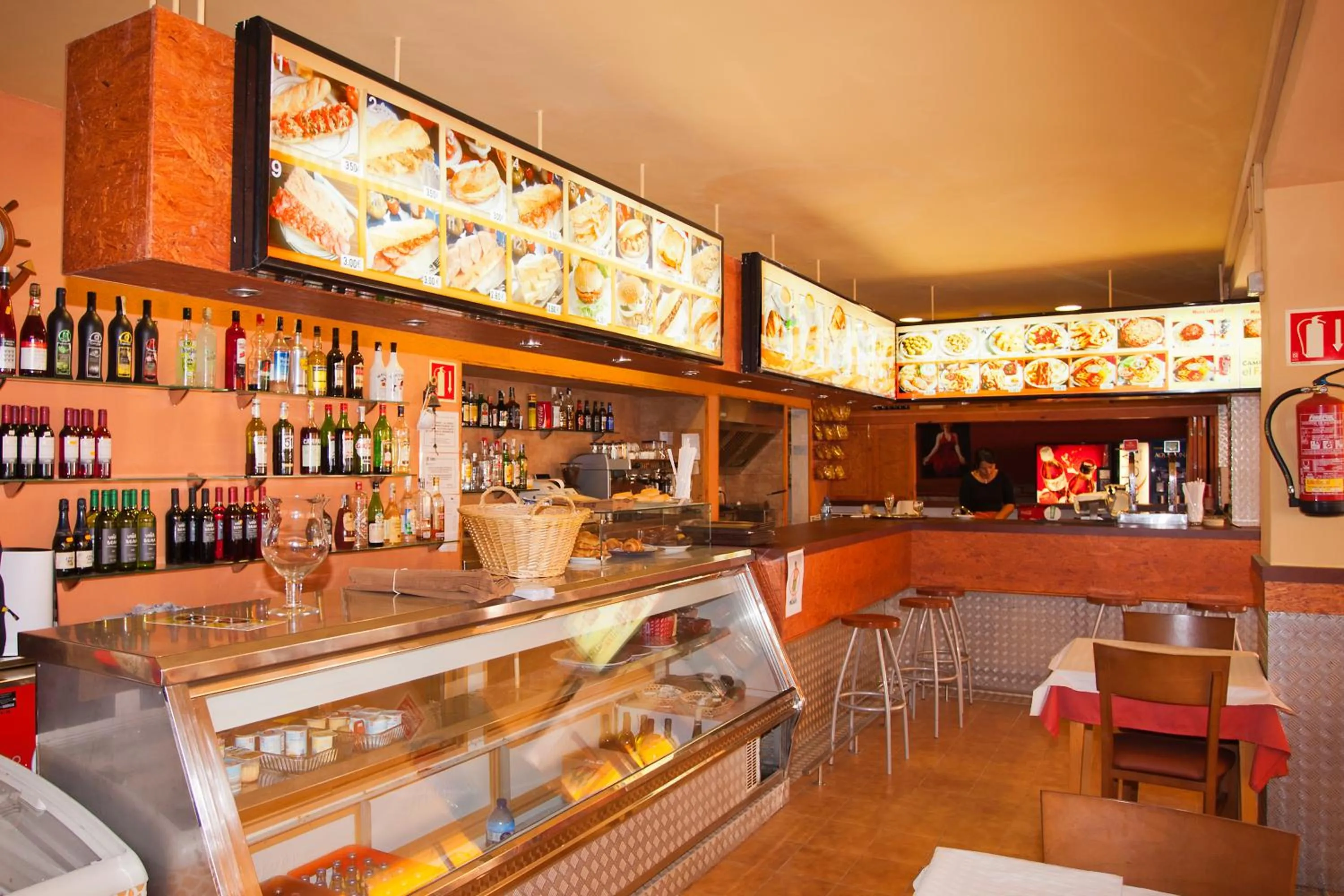 Restaurant/places to eat in Camping Bungalows El Far