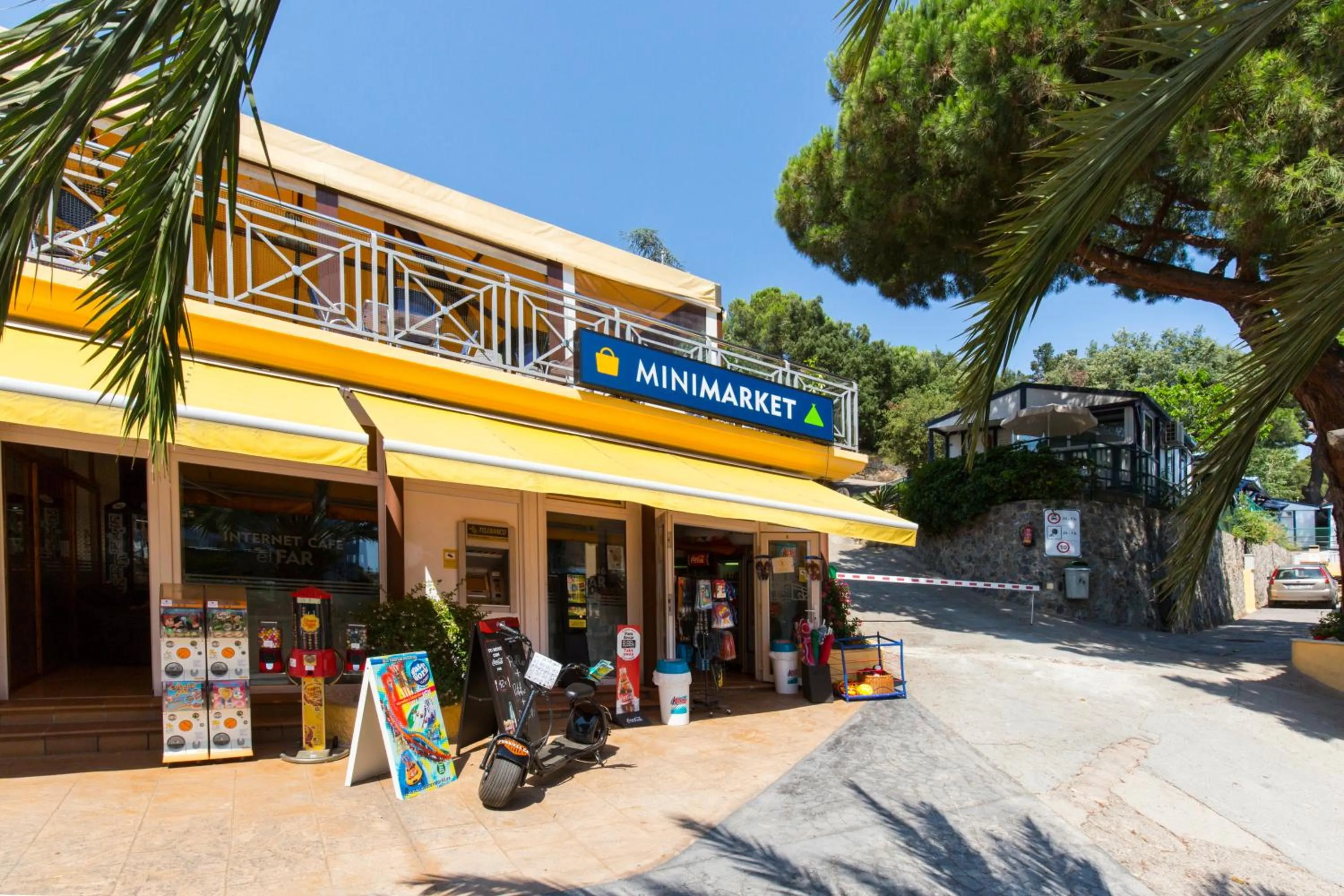 Area and facilities in Camping Bungalows El Far