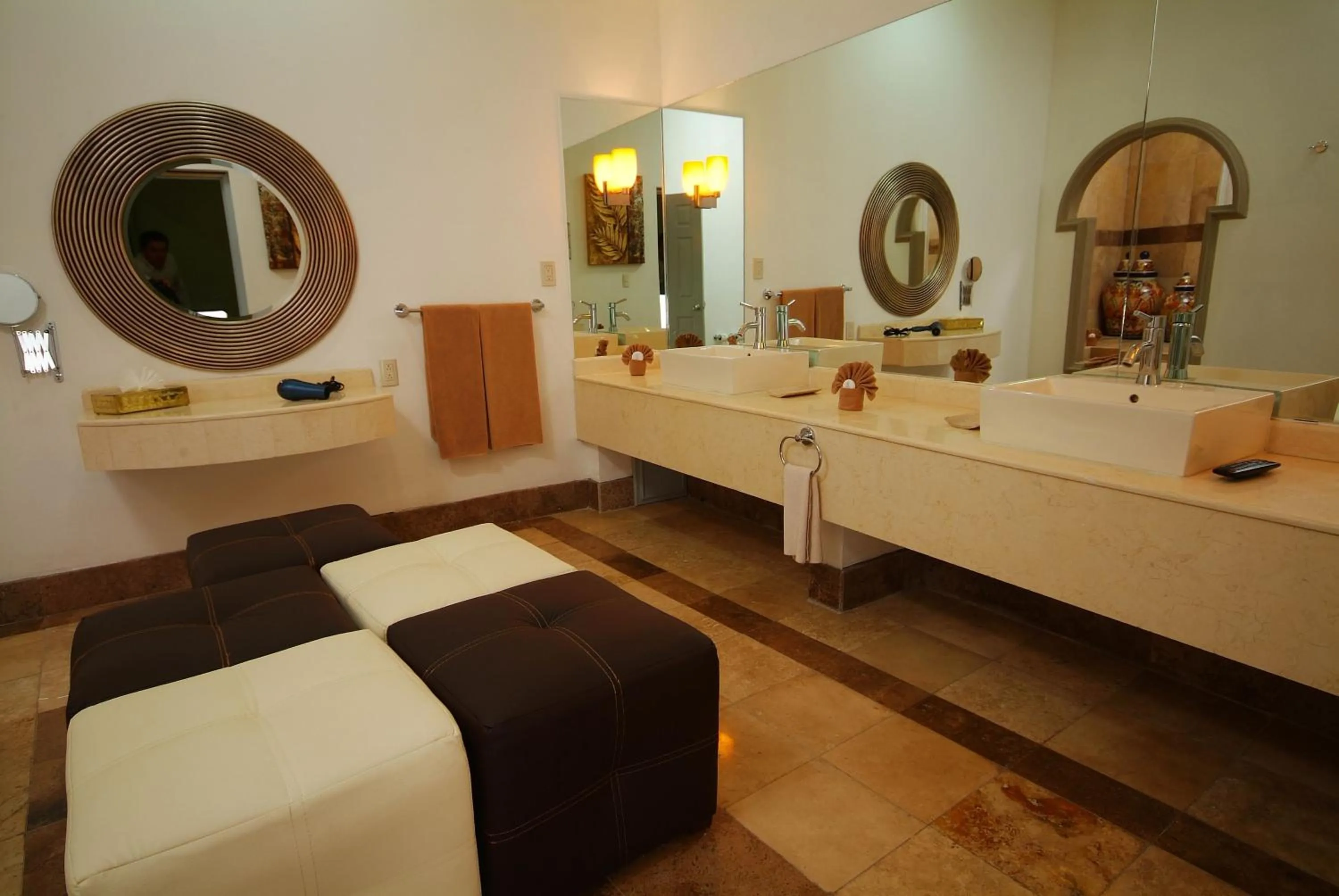 Bathroom, Bed in Hotel Baruk Teleférico Centro Histórico