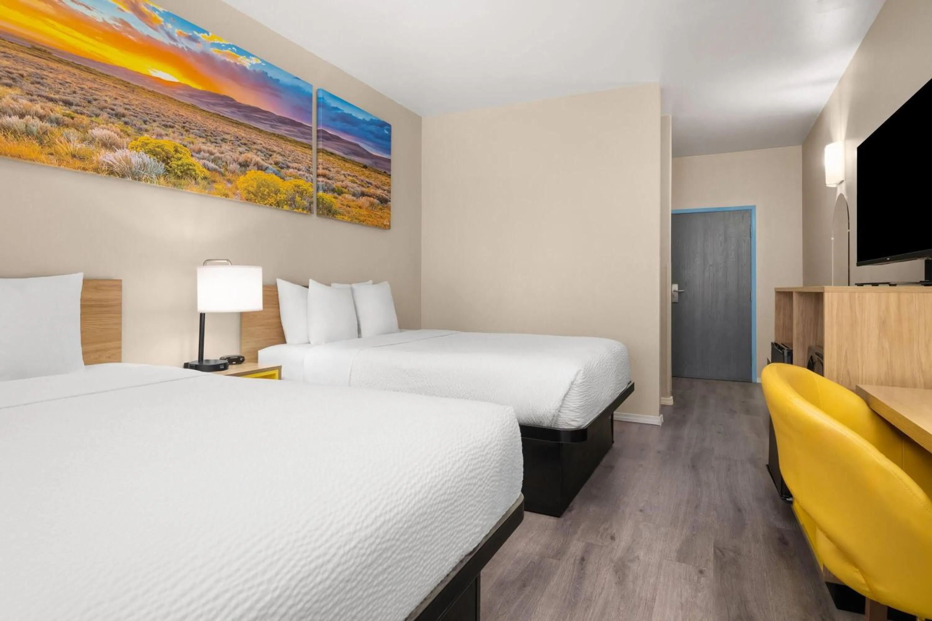 Photo of the whole room, Bed in Days Inn & Suites by Wyndham Airport Albuquerque