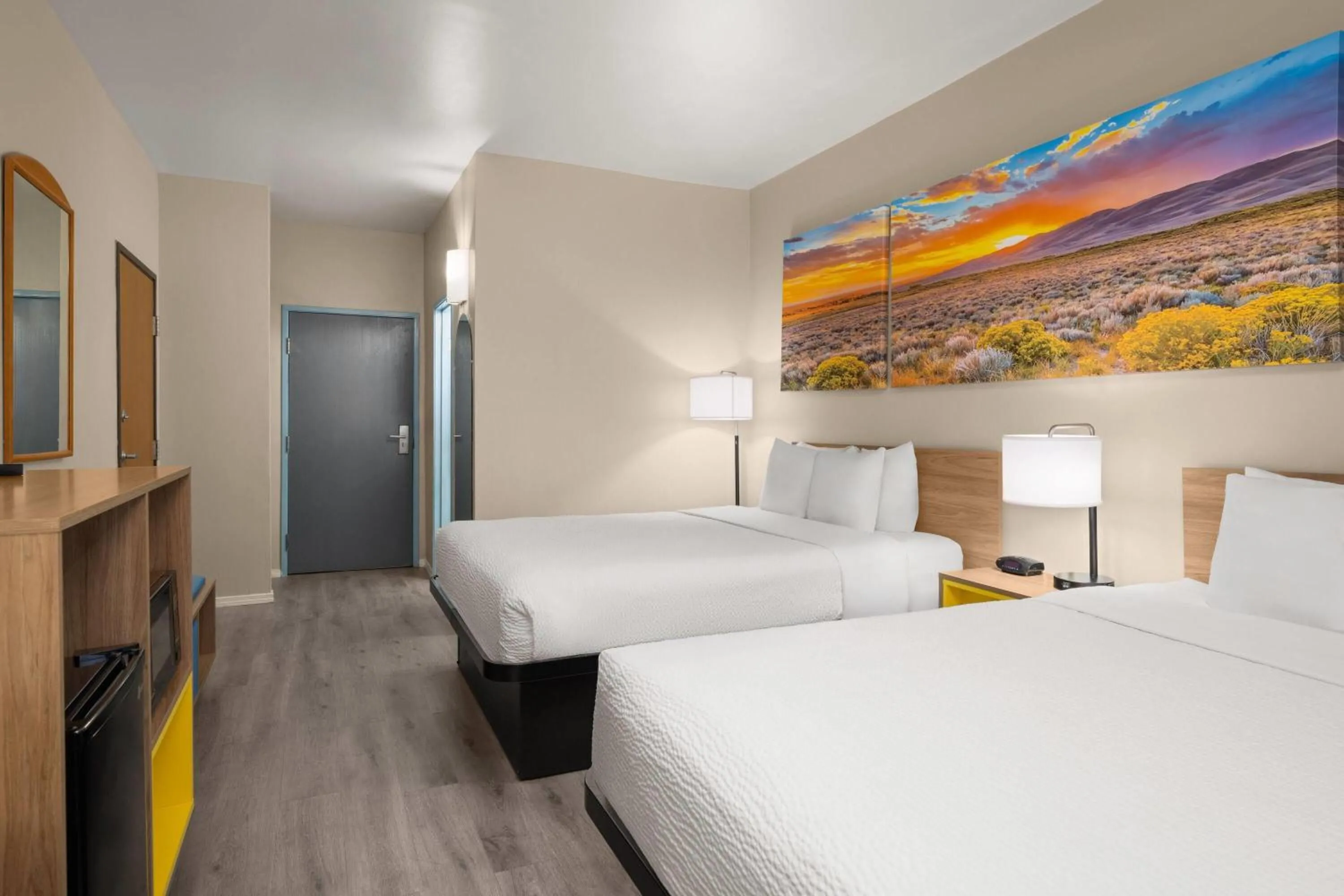 Photo of the whole room, Bed in Days Inn & Suites by Wyndham Airport Albuquerque