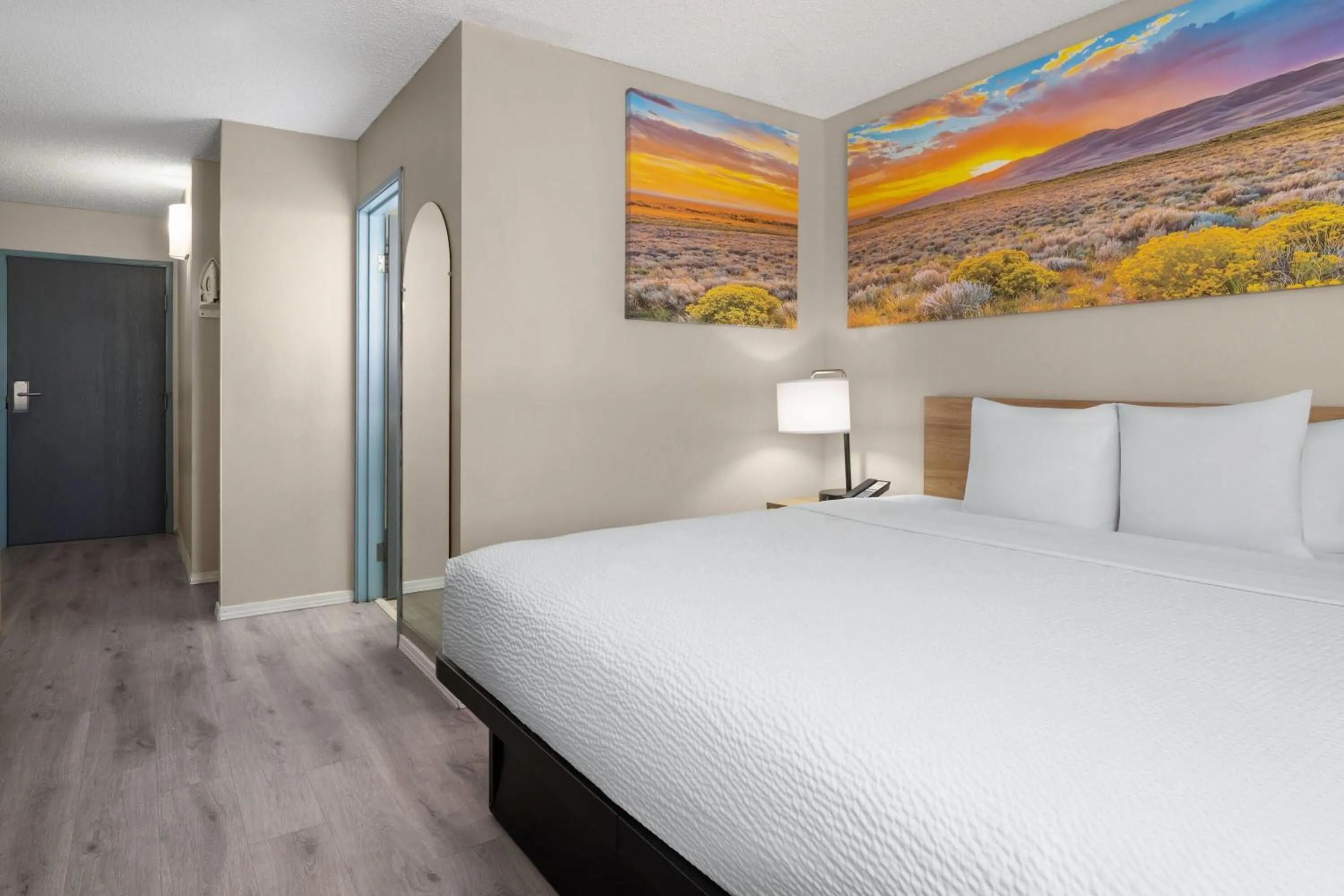 Photo of the whole room, Bed in Days Inn & Suites by Wyndham Airport Albuquerque