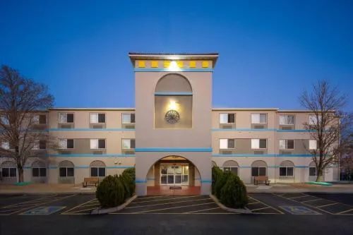 Days Inn & Suites by Wyndham Airport Albuquerque