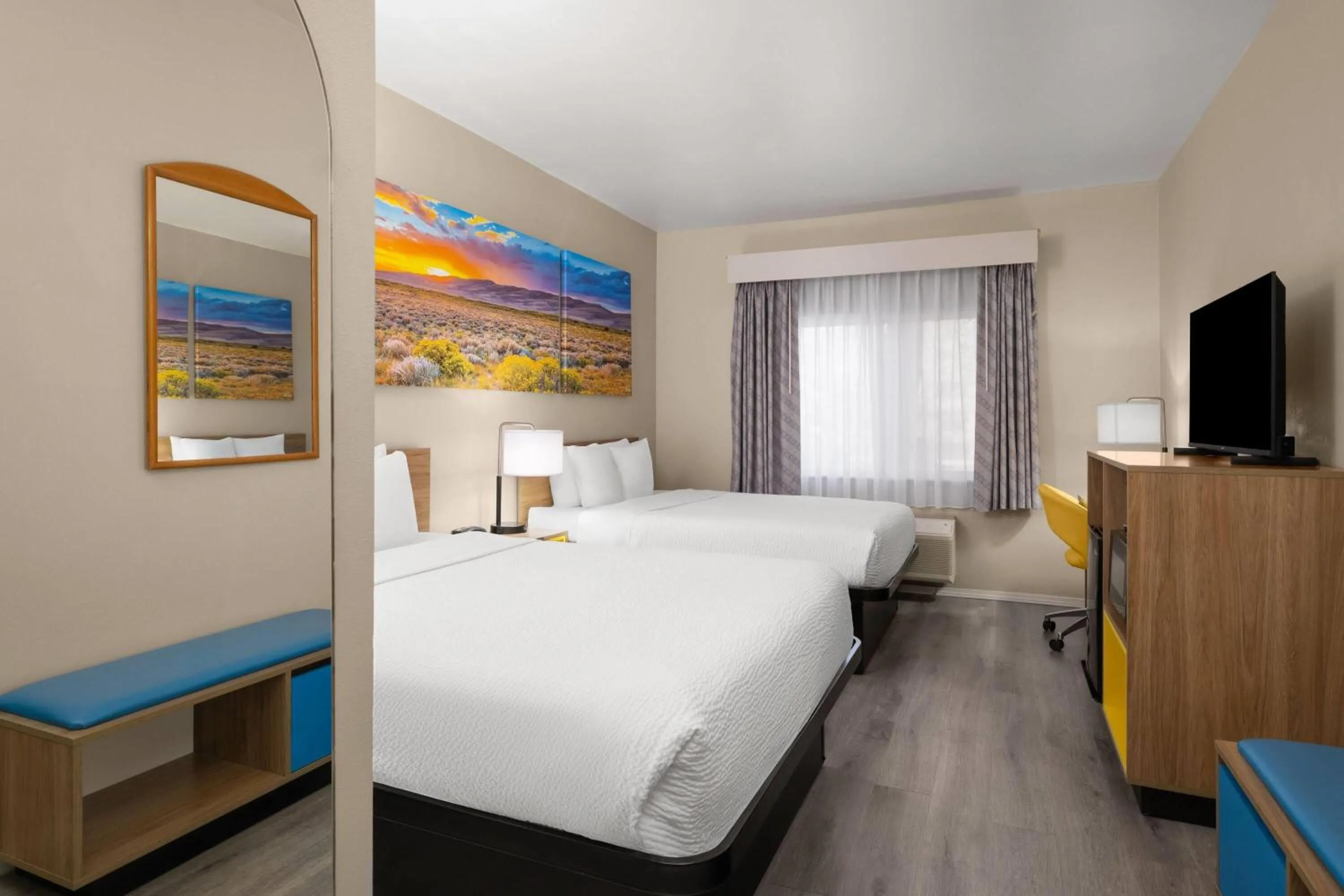 Photo of the whole room, Bed in Days Inn & Suites by Wyndham Airport Albuquerque