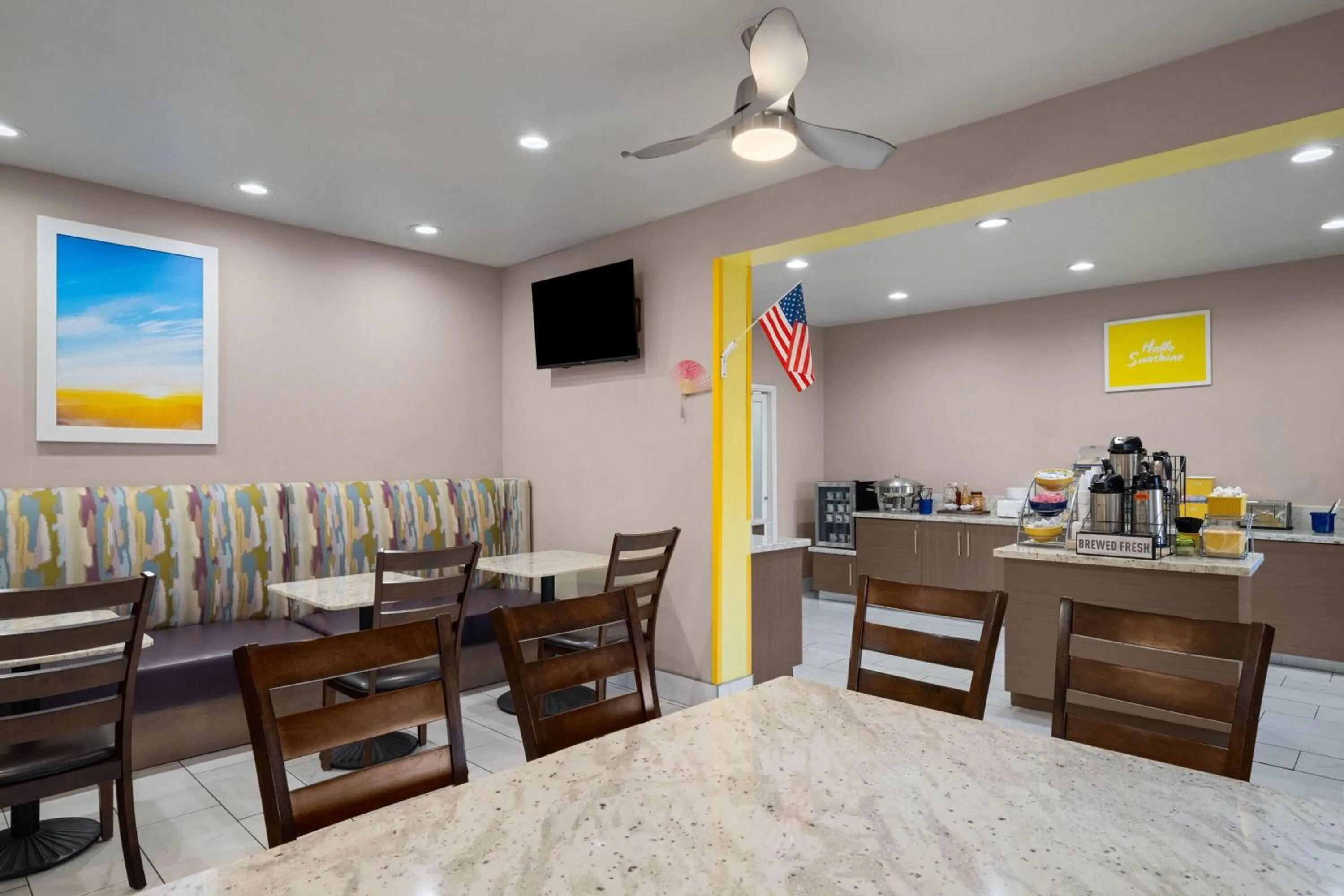 Breakfast in Days Inn & Suites by Wyndham Airport Albuquerque