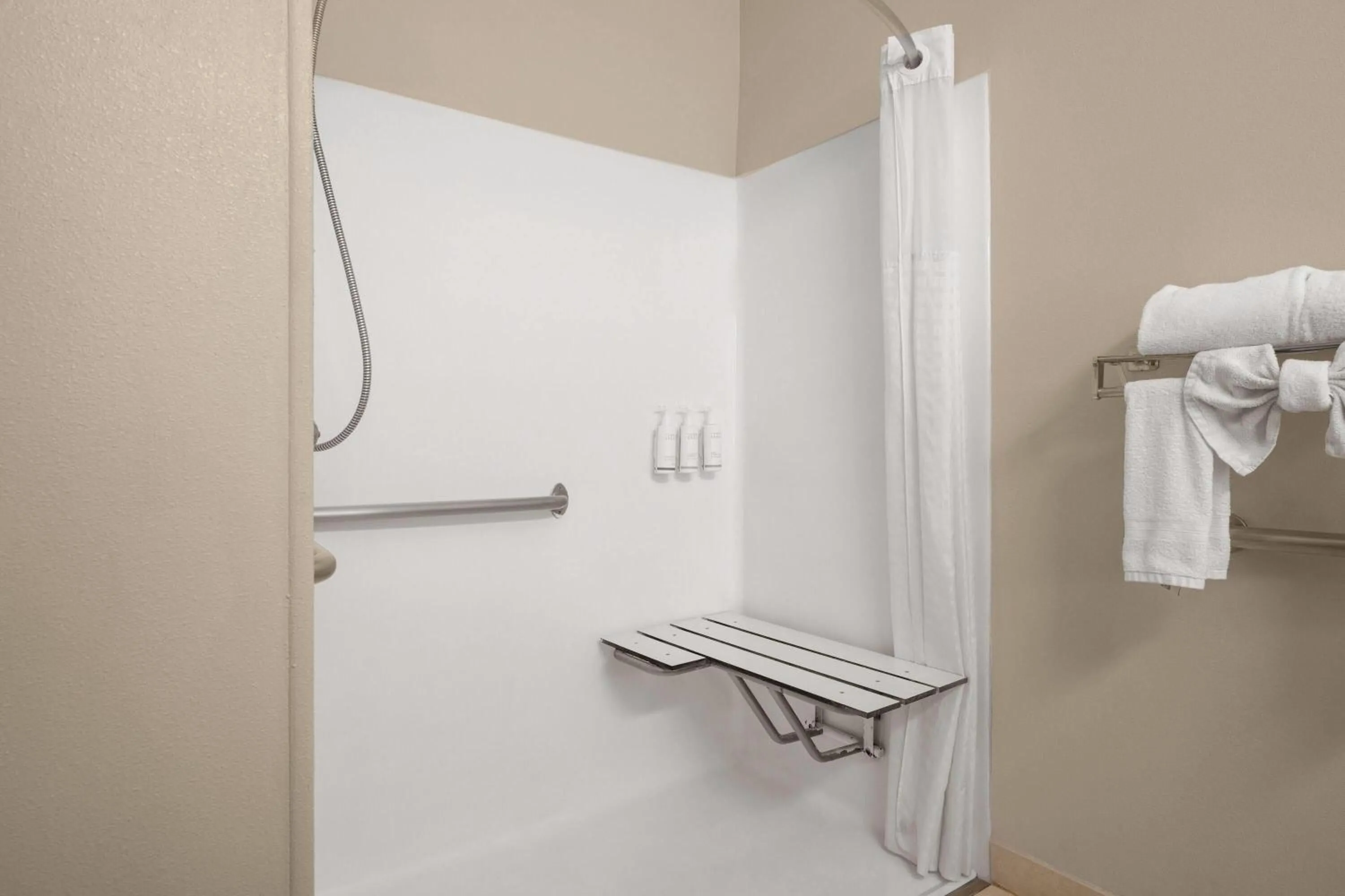 Shower in Days Inn & Suites by Wyndham Airport Albuquerque