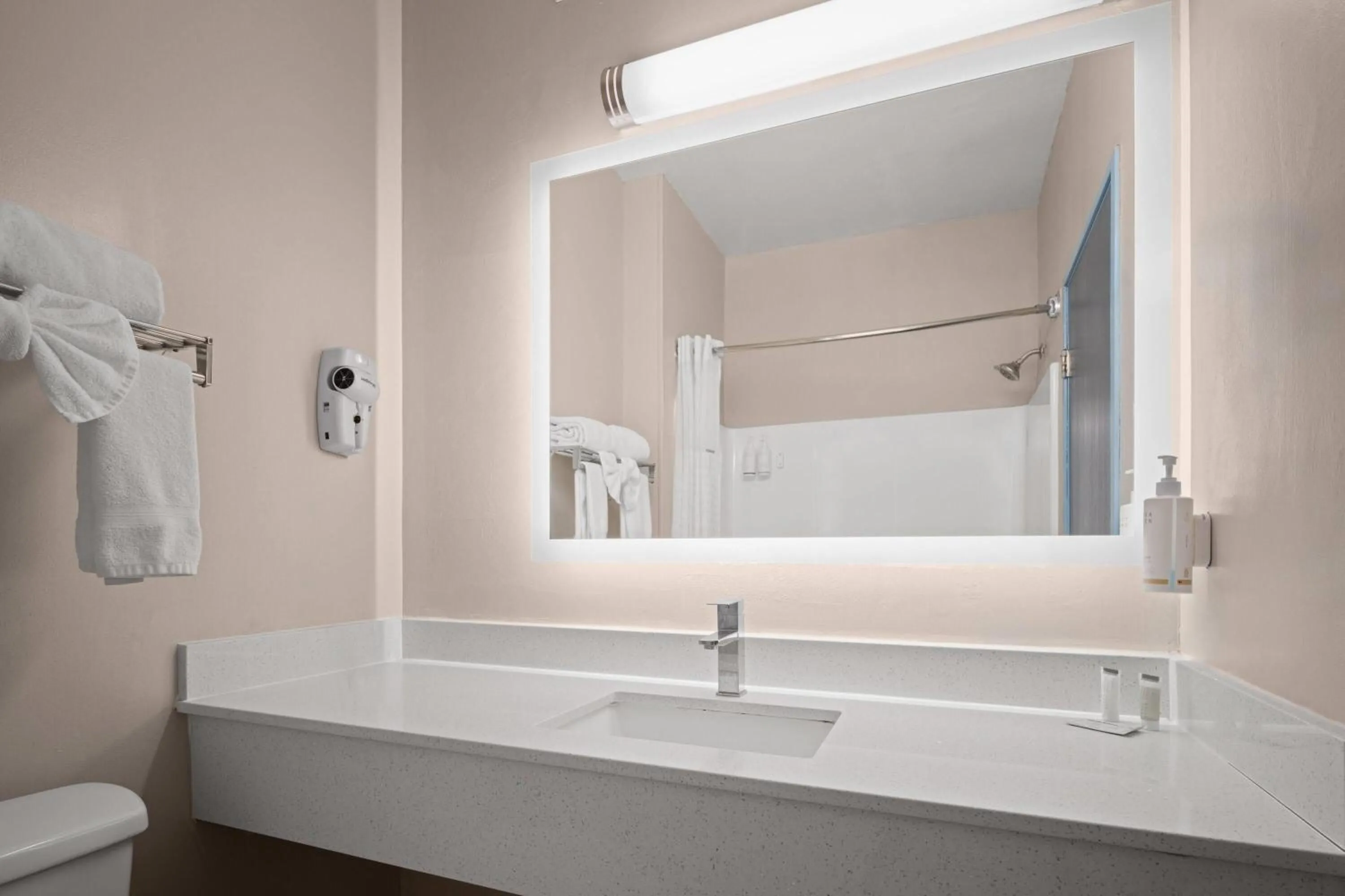 Bathroom in Days Inn & Suites by Wyndham Airport Albuquerque