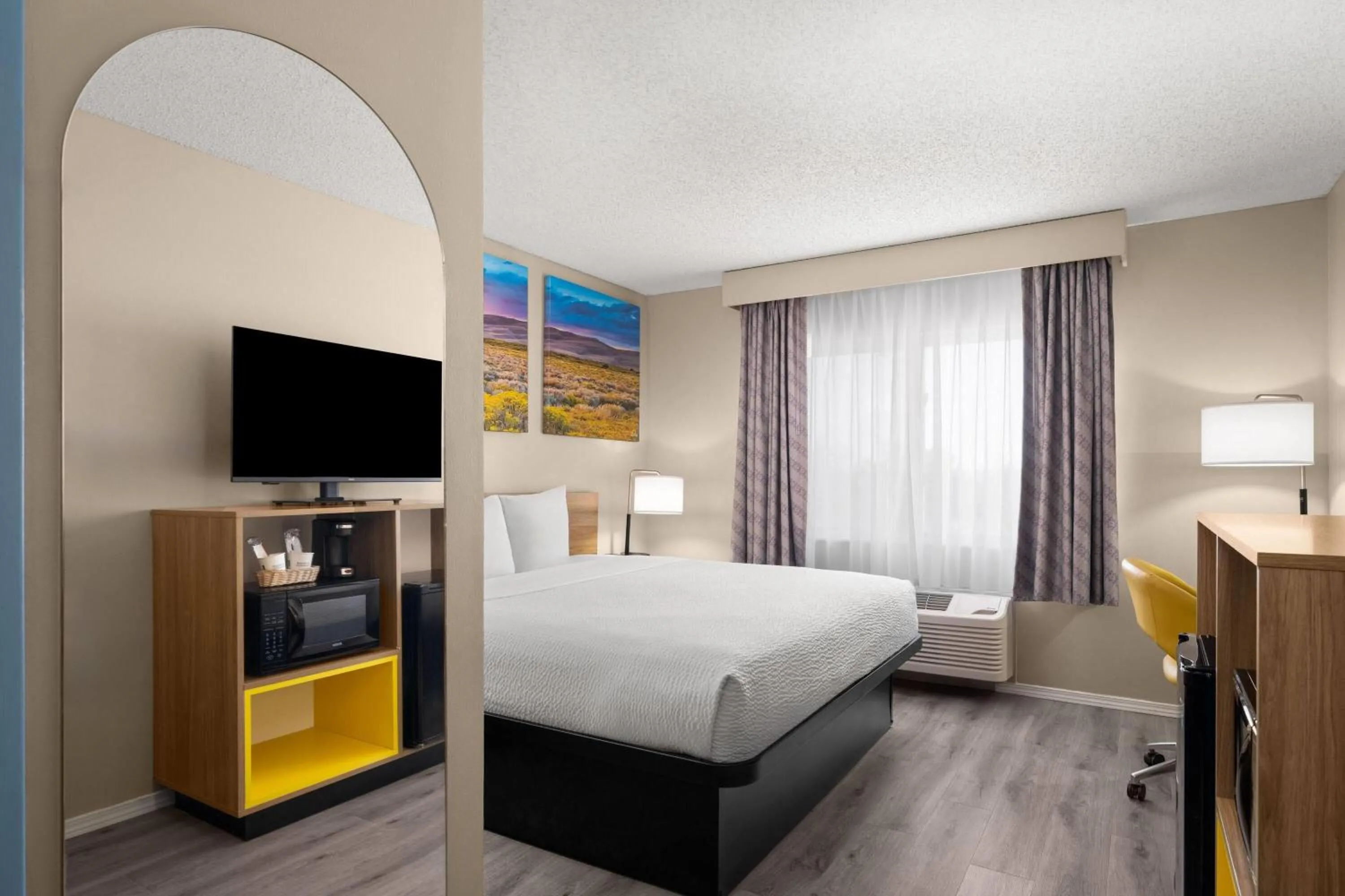 Photo of the whole room, Bed in Days Inn & Suites by Wyndham Airport Albuquerque