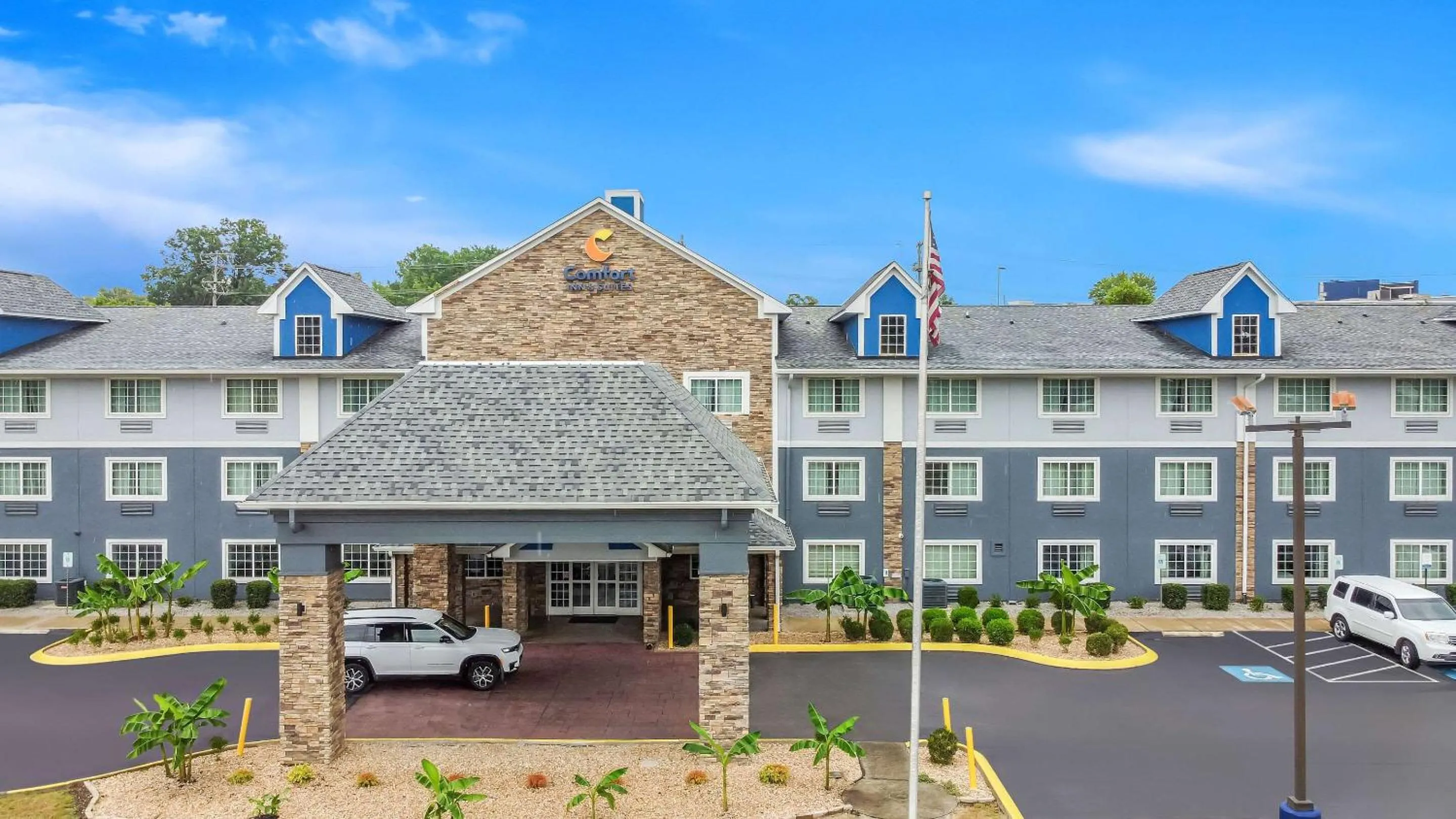 Property building in Comfort Inn & Suites Nashville Near Tanger Outlets I-24 Antioch