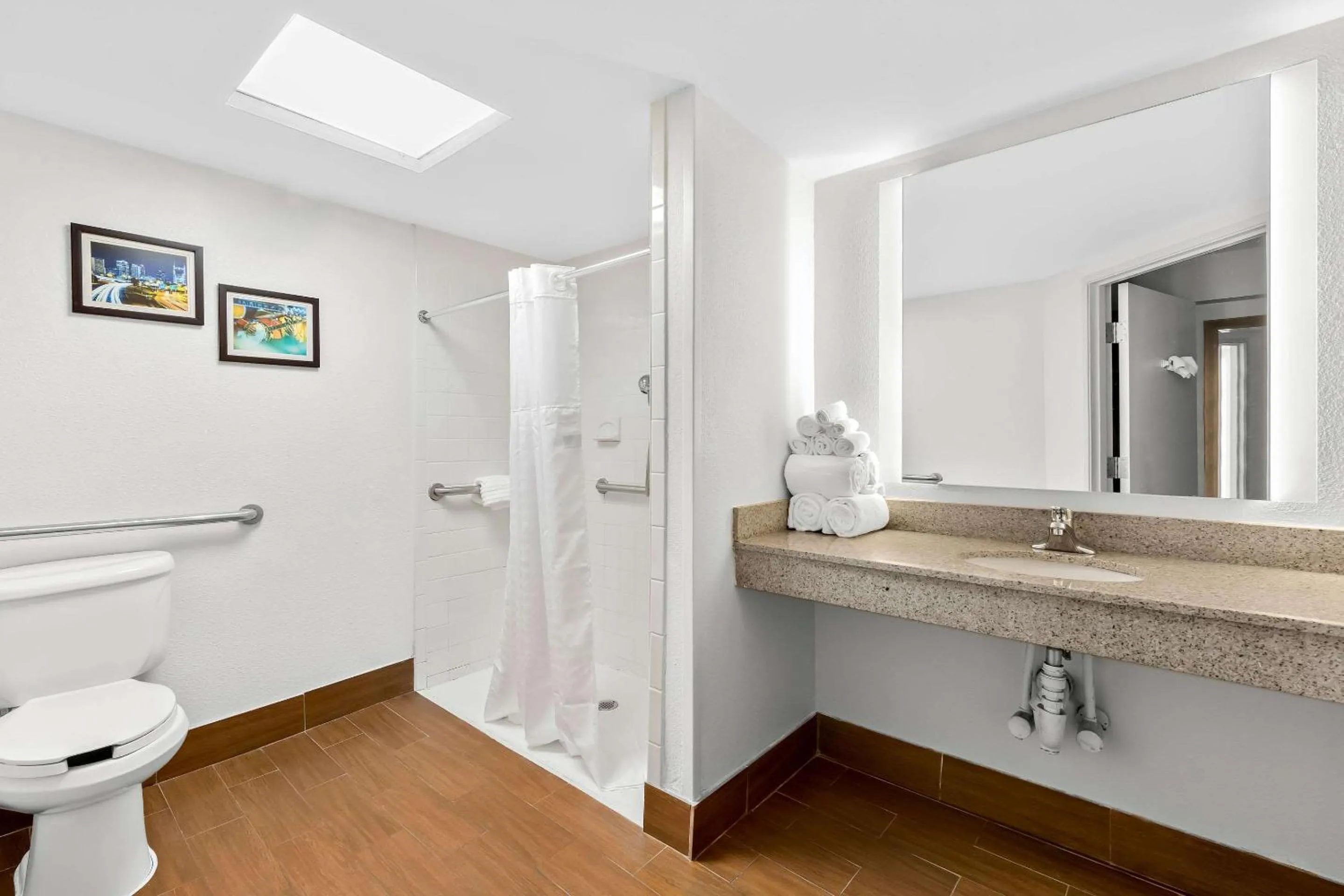 Bathroom in Comfort Inn & Suites Nashville Near Tanger Outlets I-24 Antioch