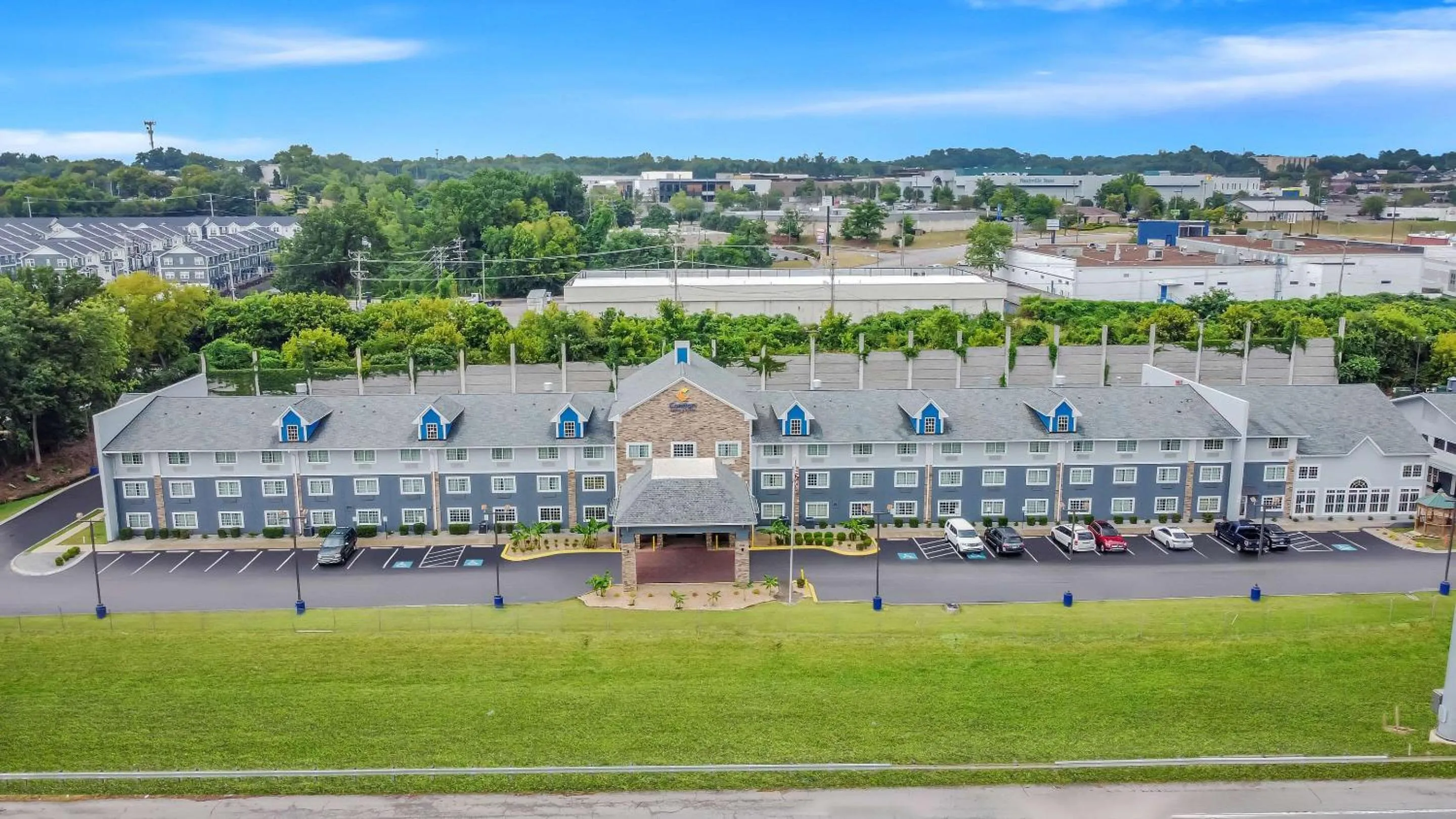 Property building in Comfort Inn & Suites Nashville Near Tanger Outlets I-24 Antioch