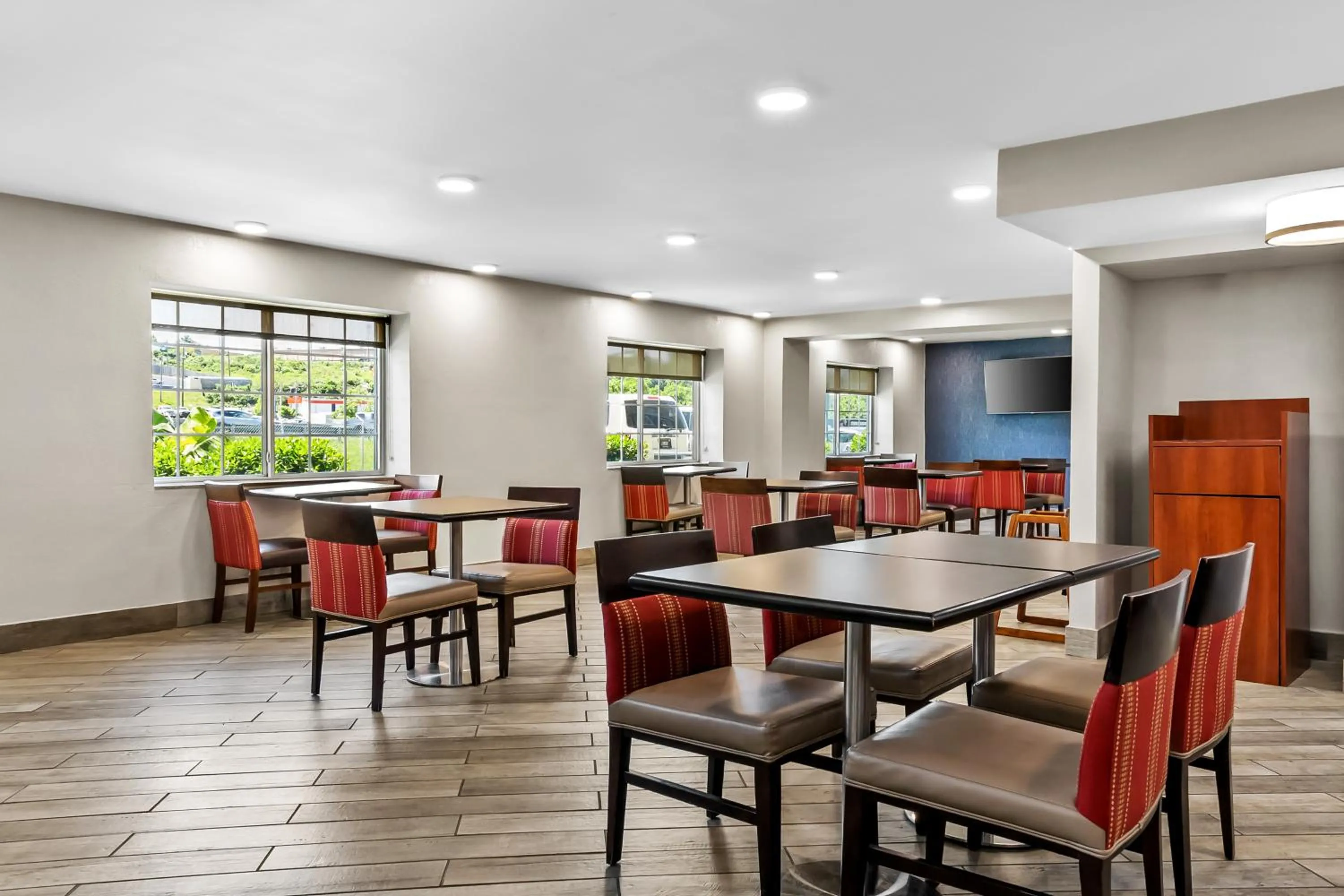 Breakfast in Comfort Inn & Suites Nashville Near Tanger Outlets I-24 Antioch