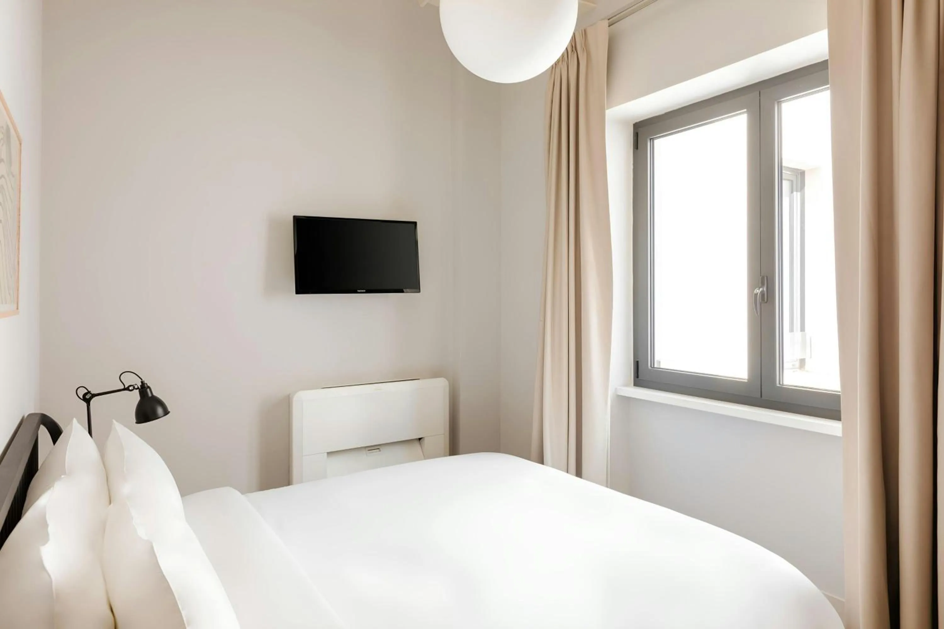 Bedroom, Bed in Piazza Barberini, Sonder Apartment by Marriott Bonvoy
