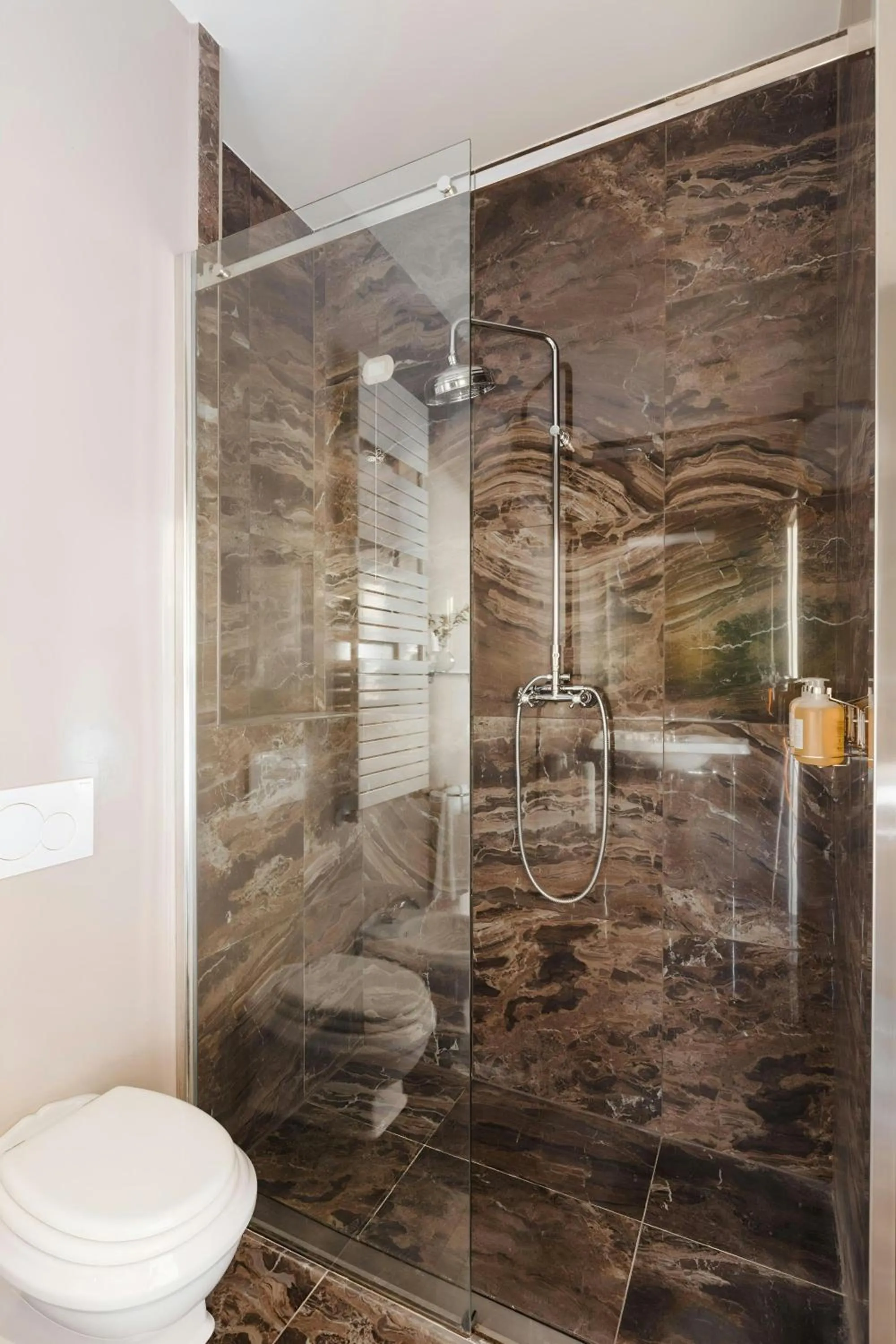 Bathroom in Piazza Barberini, Sonder Apartment by Marriott Bonvoy
