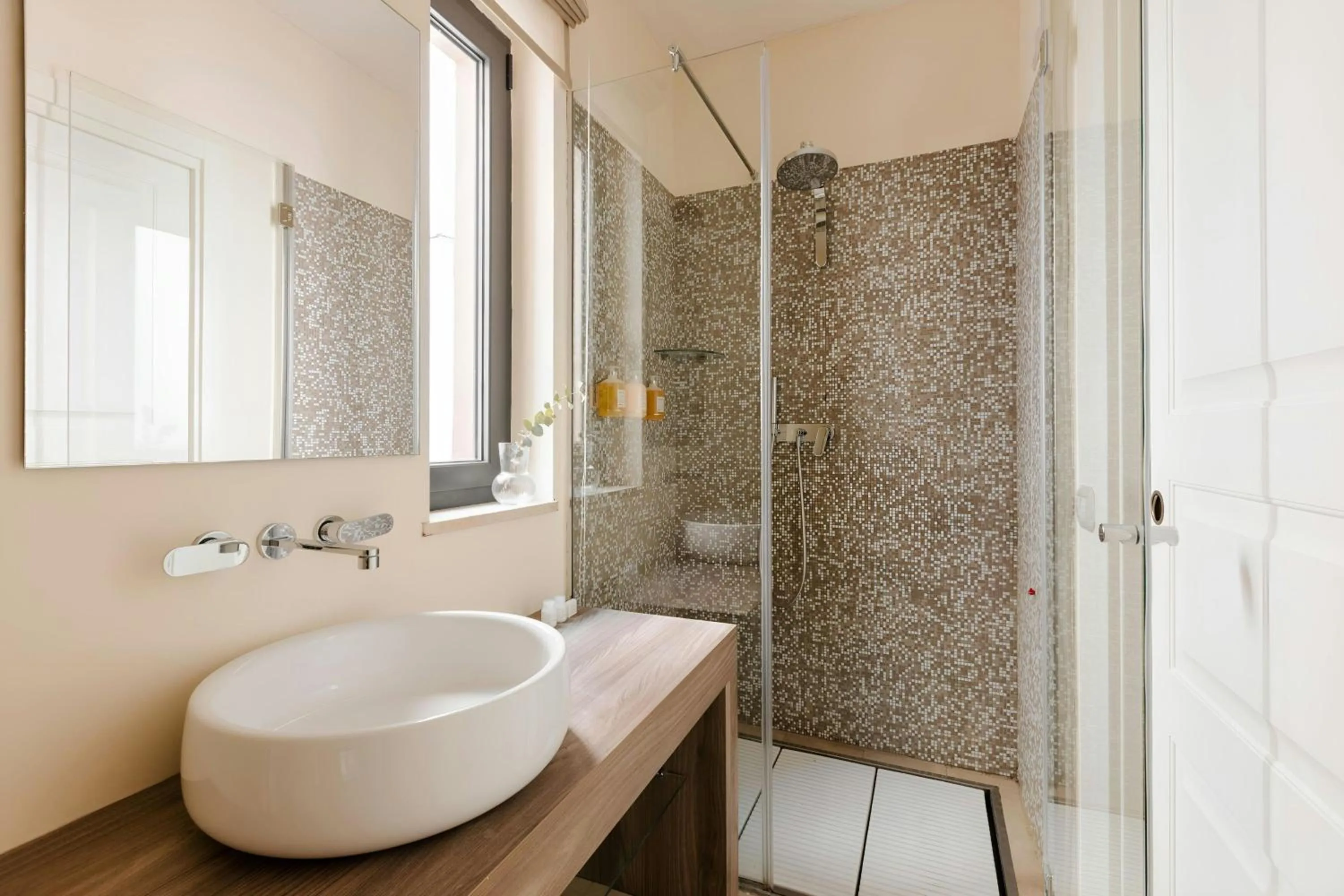 Bathroom in Piazza Barberini, Sonder Apartment by Marriott Bonvoy