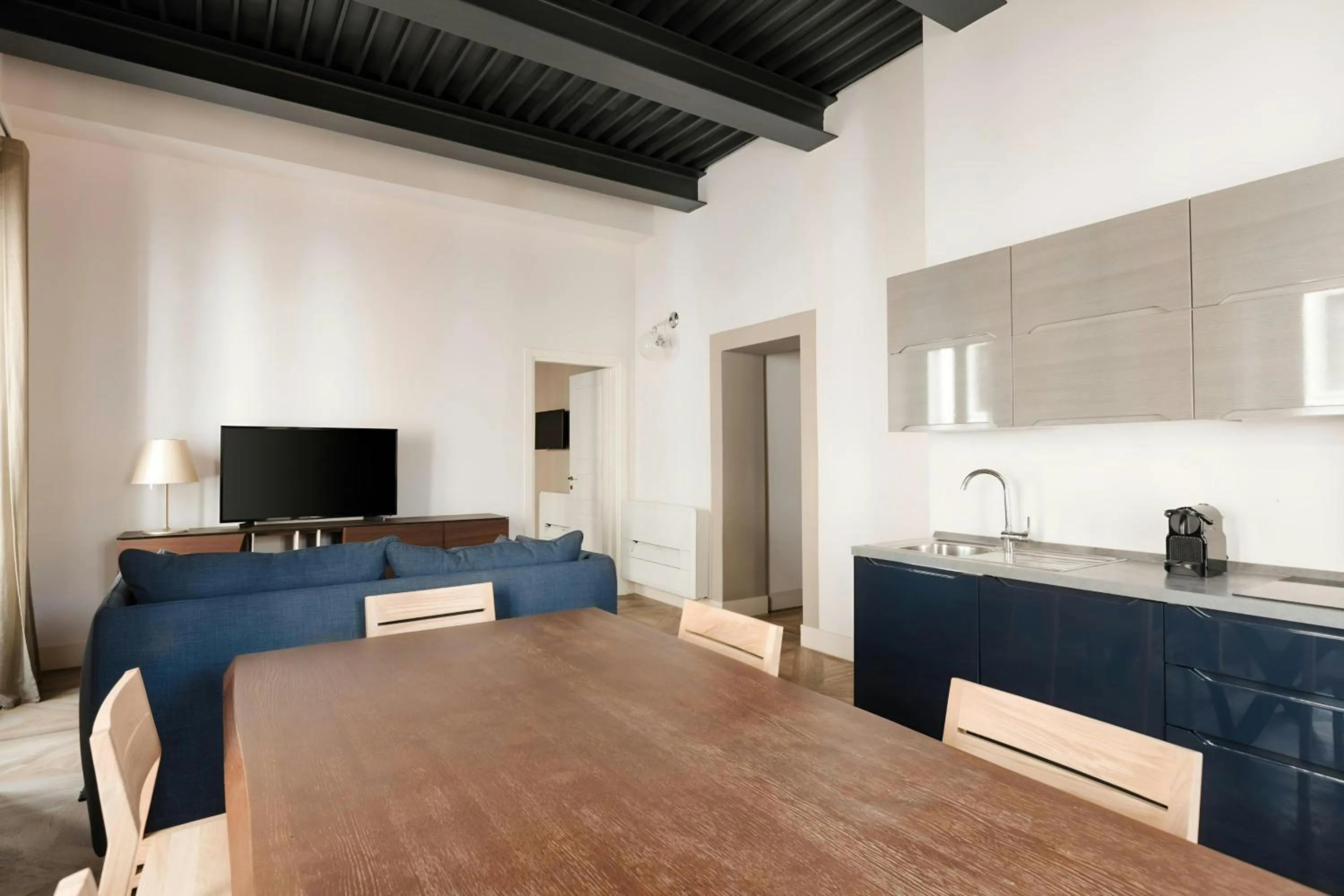 Living room in Piazza Barberini, Sonder Apartment by Marriott Bonvoy