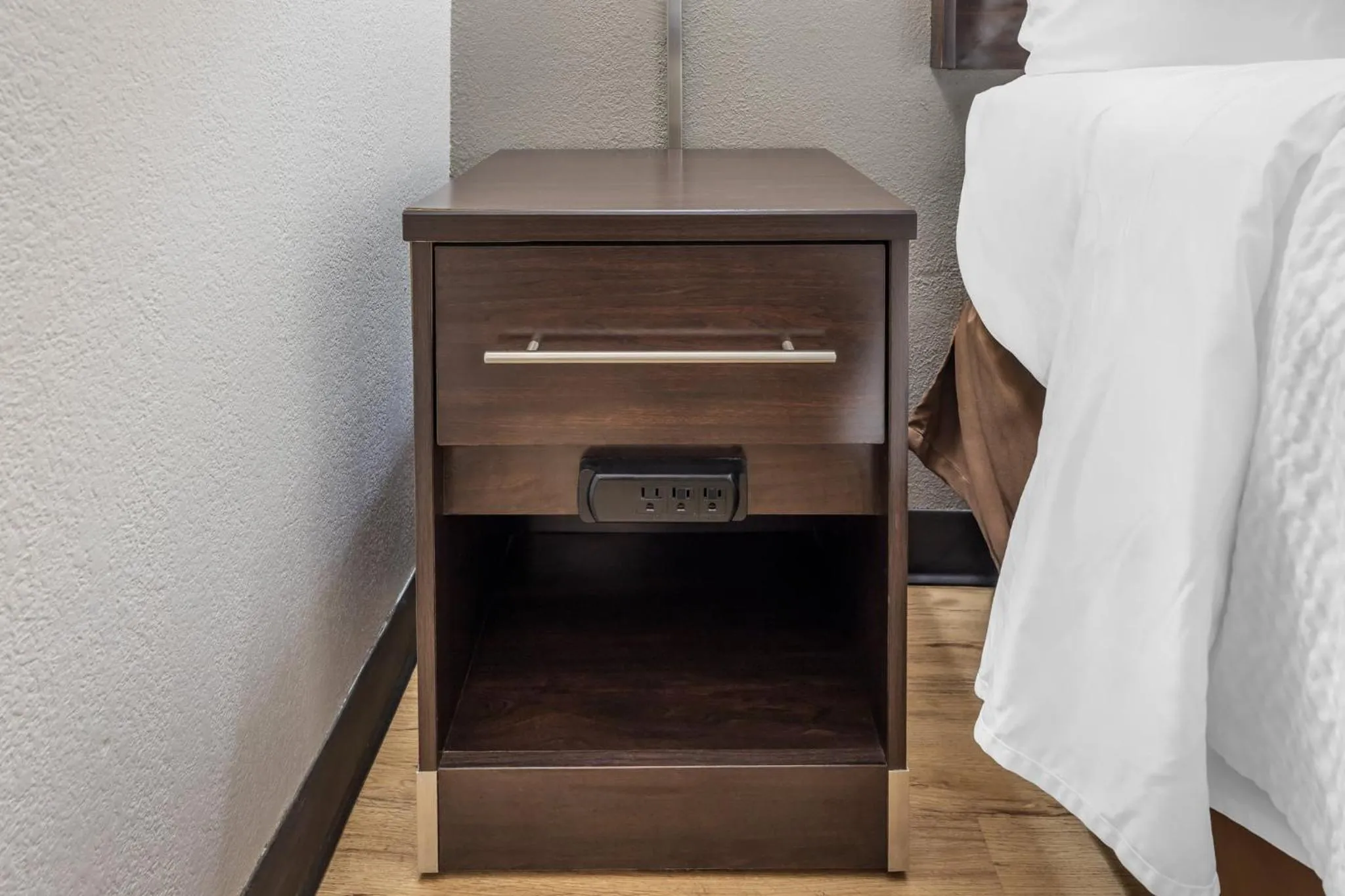 Photo of the whole room, Bed in Red Roof Inn Paducah